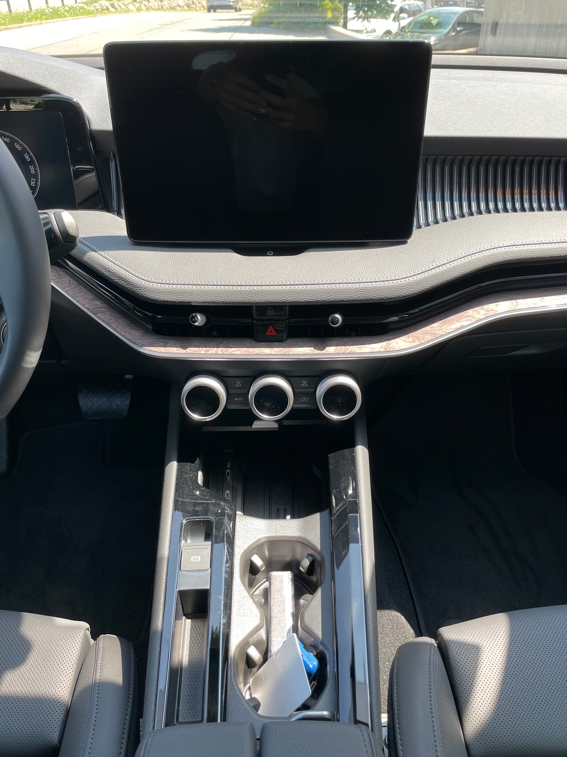 SKODA Superb Combi 2.0 TDi L&K 4x4 DSG-image-9