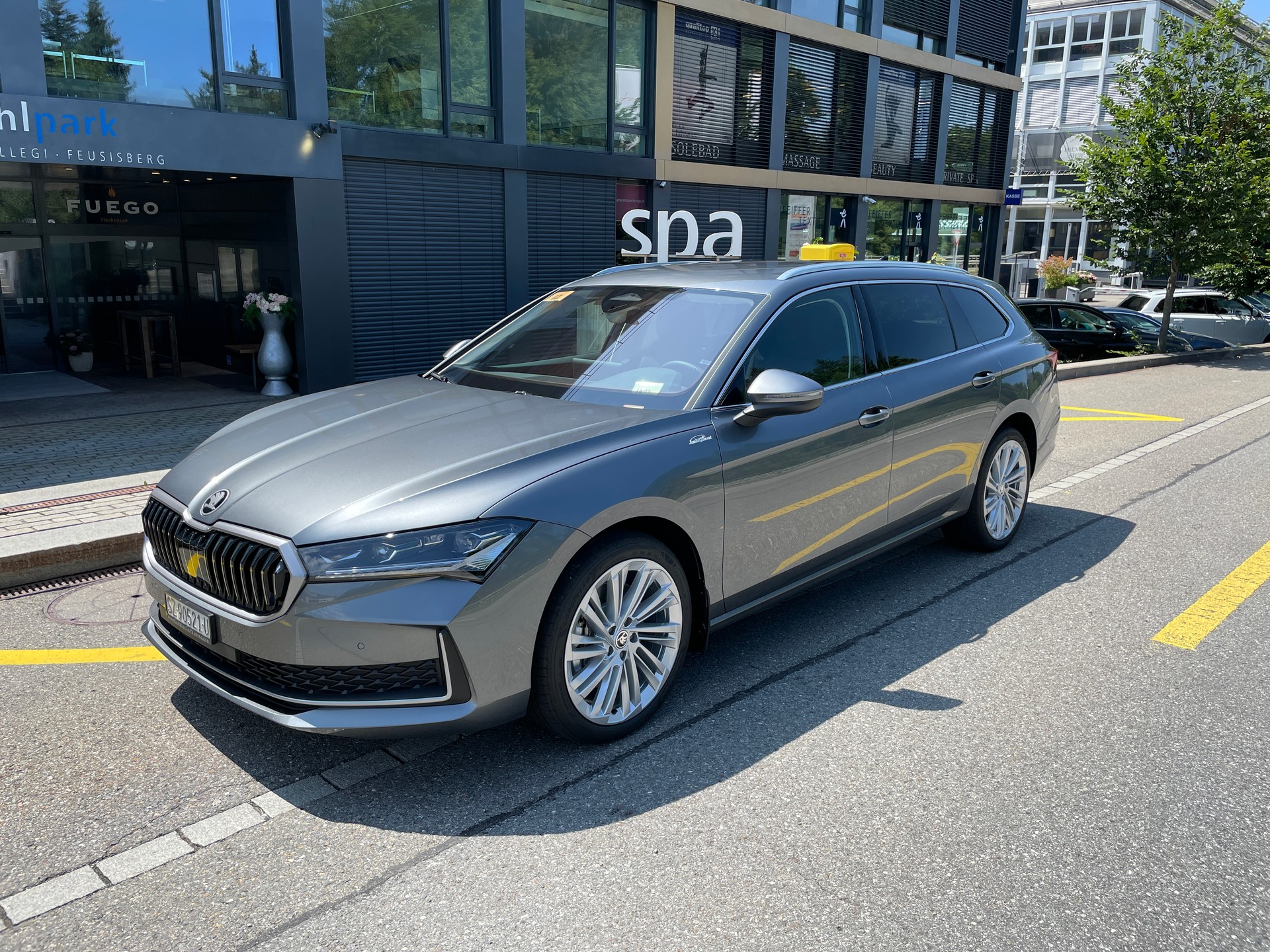 SKODA Superb Combi 2.0 TDi L&K 4x4 DSG-image-0