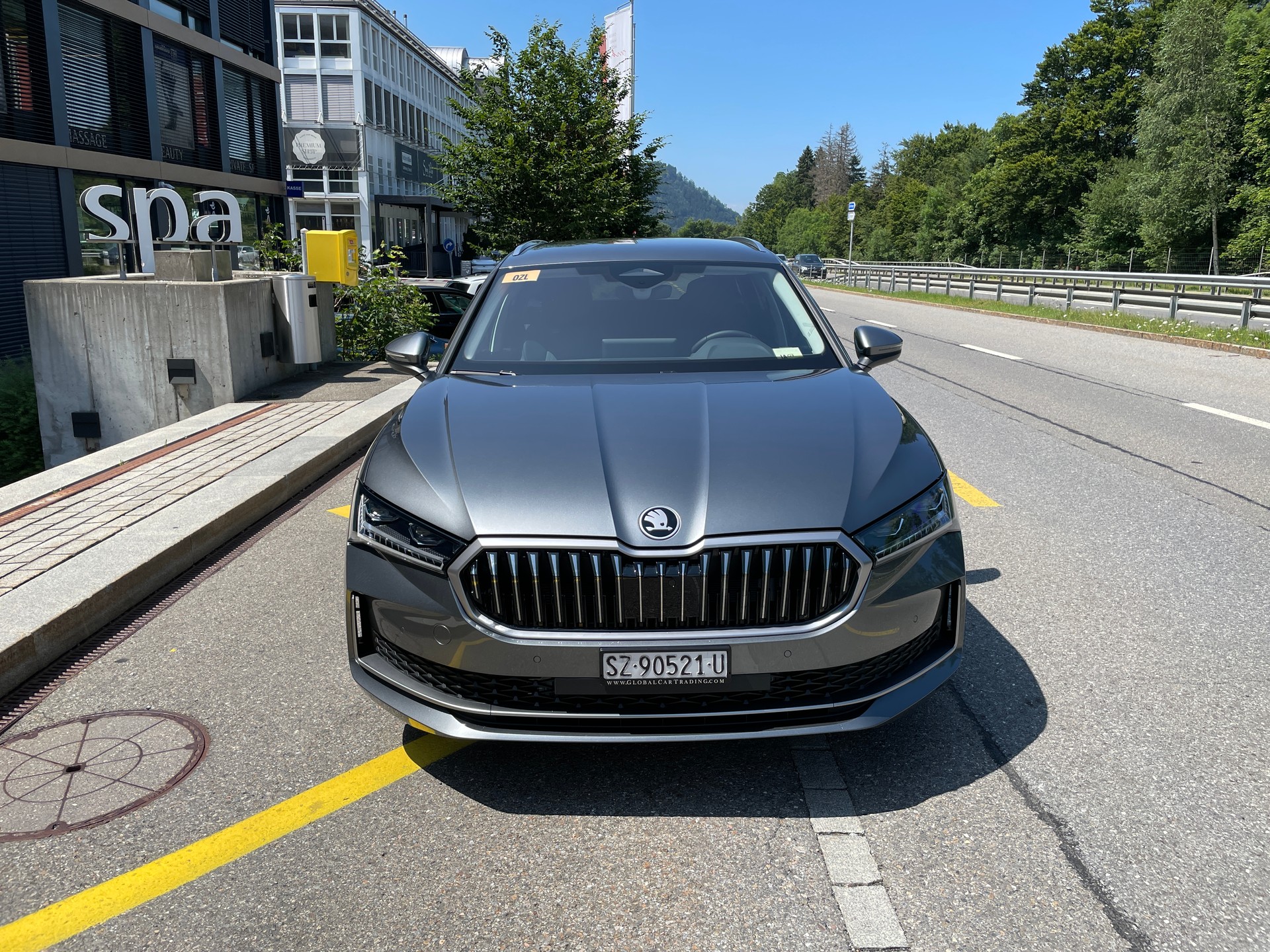 SKODA Superb Combi 2.0 TDi L&K 4x4 DSG-image-2