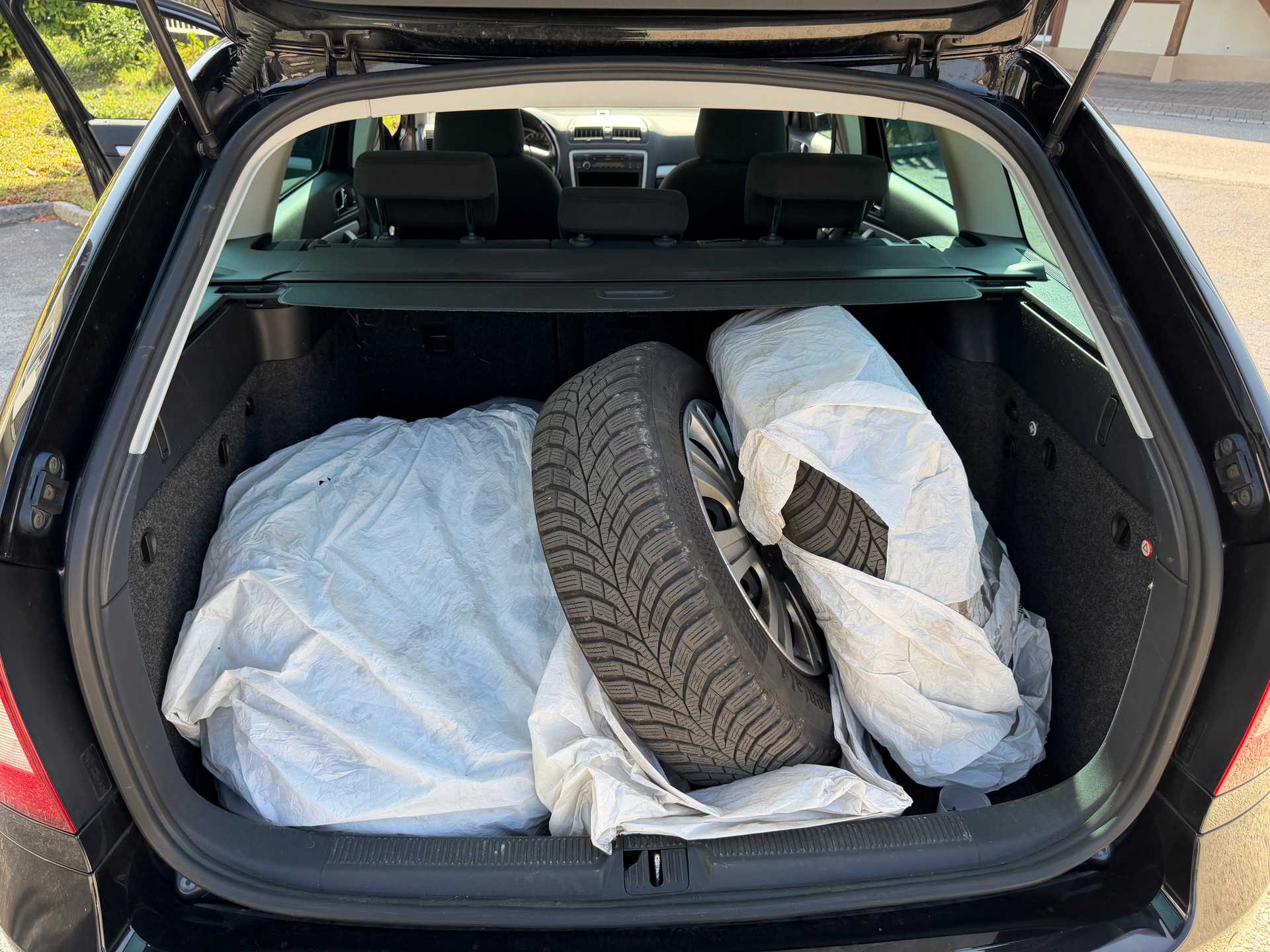 SKODA Octavia Combi 1.8 TSI Stöckli 4x4 - Garantie möglich-image-6