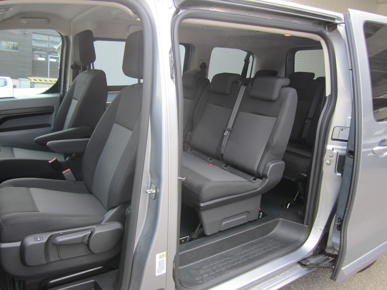 OPEL Vivaro Combi 2.0 CDTI Essentia s/s M-image-2