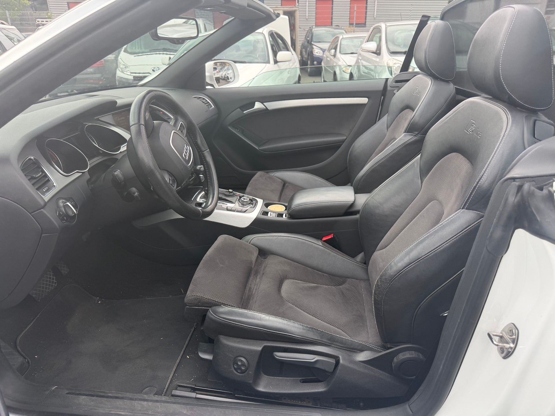 AUDI A5 Cabriolet 2.0 TFSI quattro S-tronic-image-2