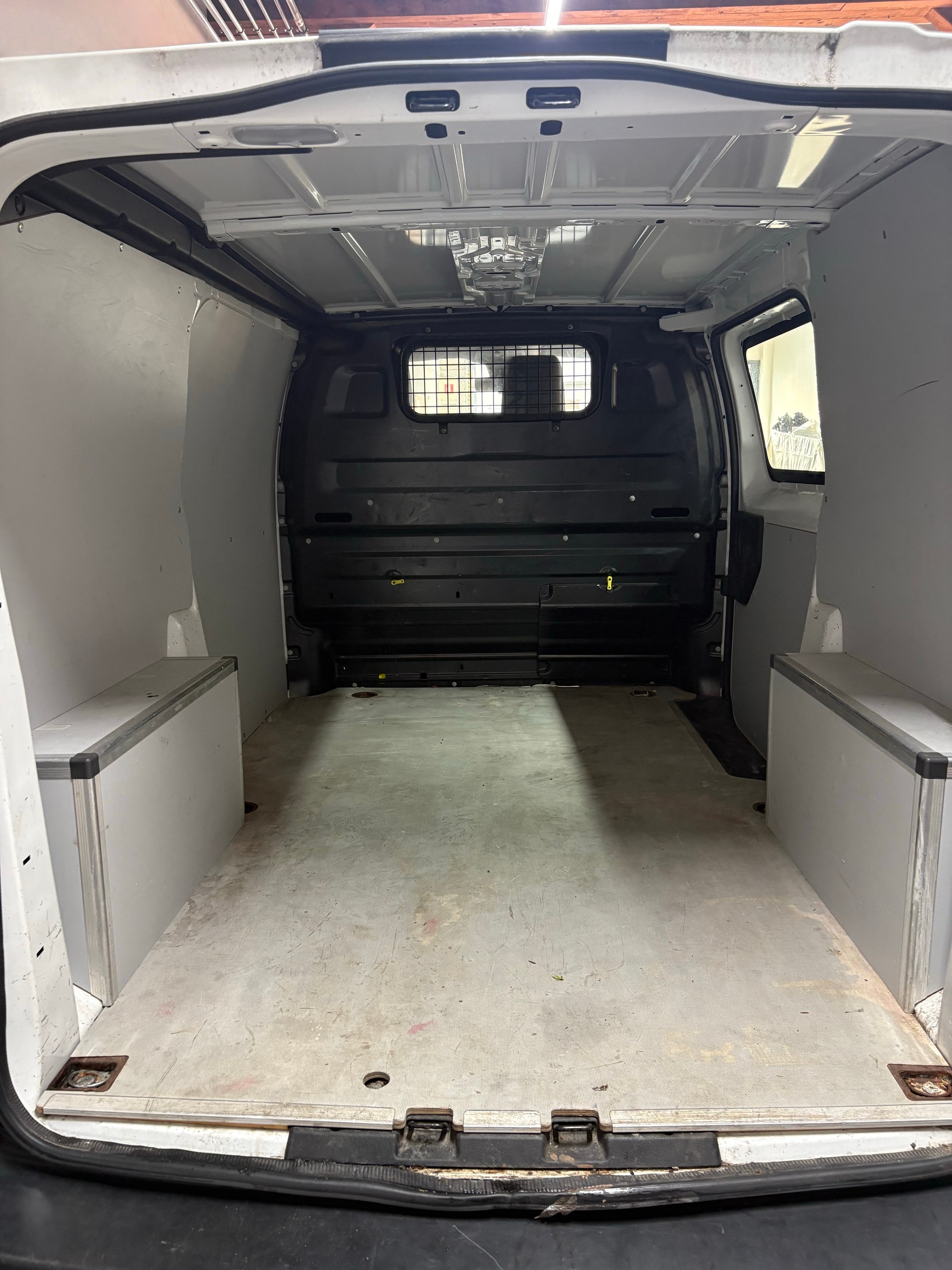 PEUGEOT Expert 2.0 BlueHDi 140 S&S Premium Standard EAT8-image-6
