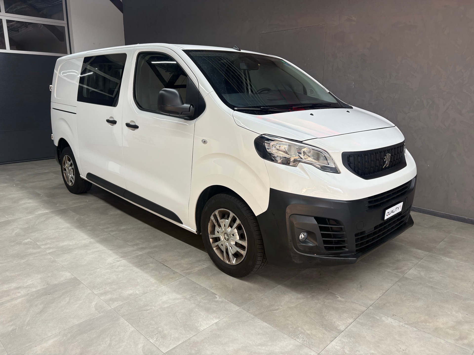PEUGEOT Expert 2.0 BlueHDi 140 S&S Premium Standard EAT8-image-0