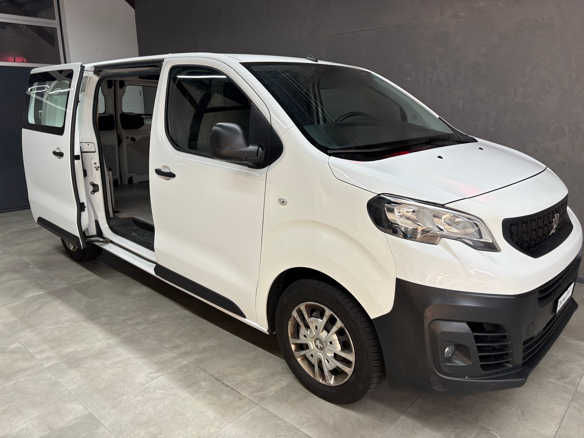 PEUGEOT Expert 2.0 BlueHDi 140 S&S Premium Standard EAT8-image-7