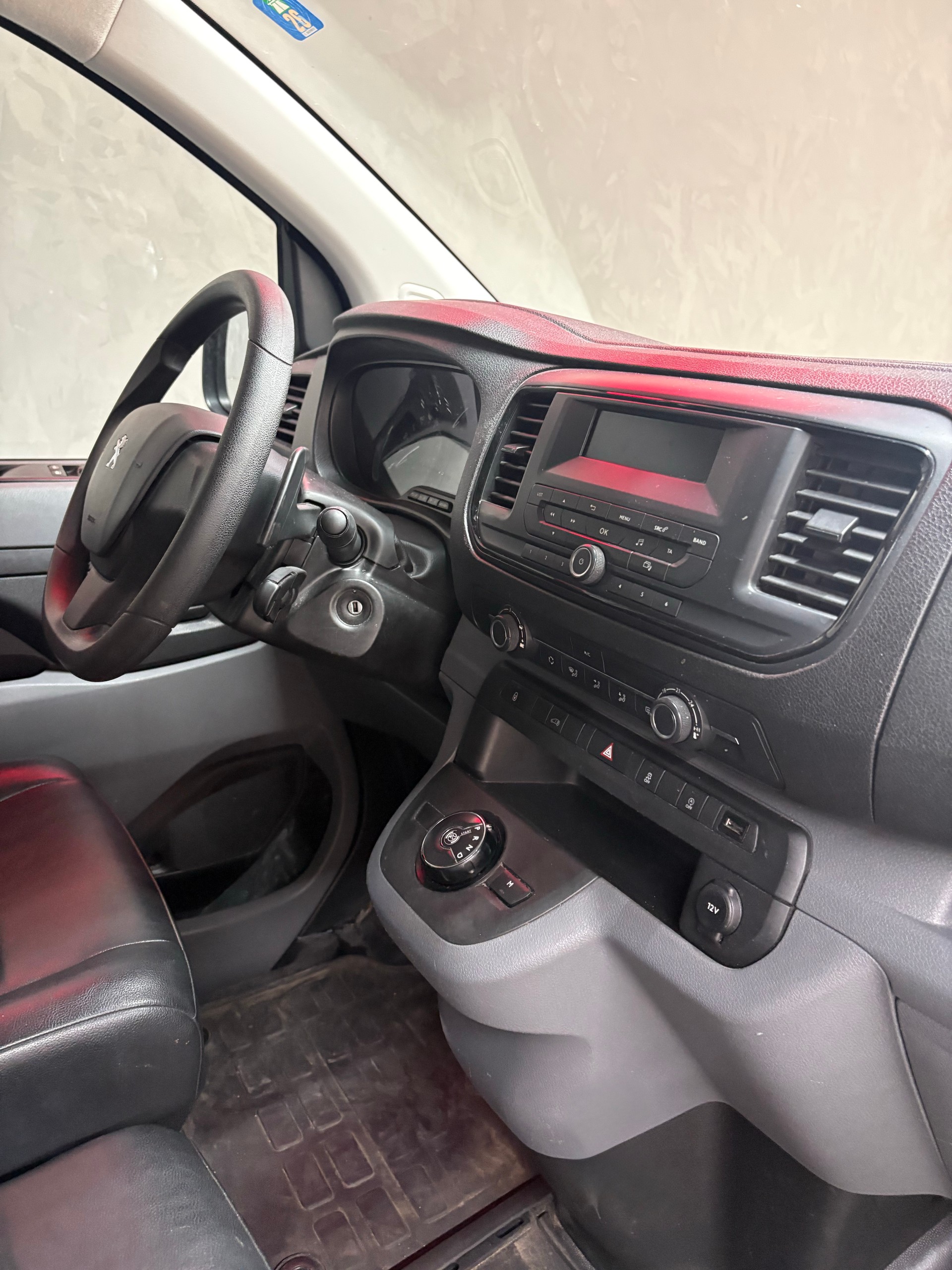 PEUGEOT Expert 2.0 BlueHDi 140 S&S Premium Standard EAT8-image-10