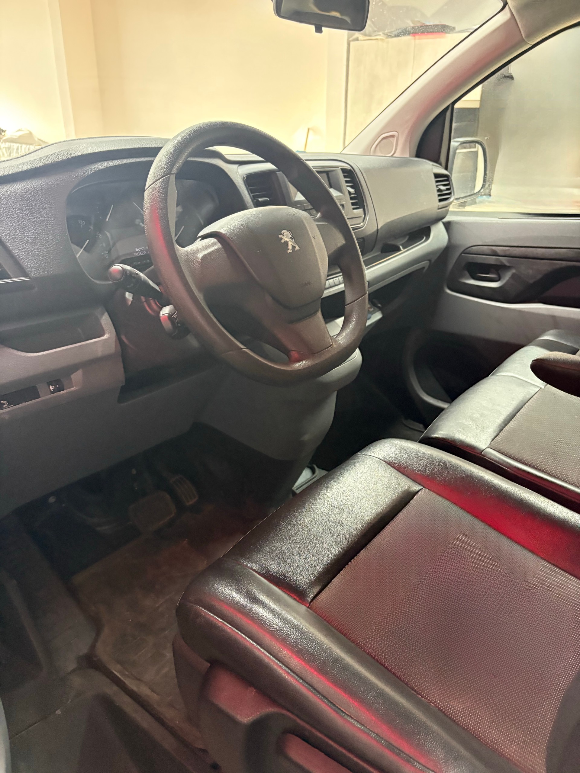 PEUGEOT Expert 2.0 BlueHDi 140 S&S Premium Standard EAT8-image-11