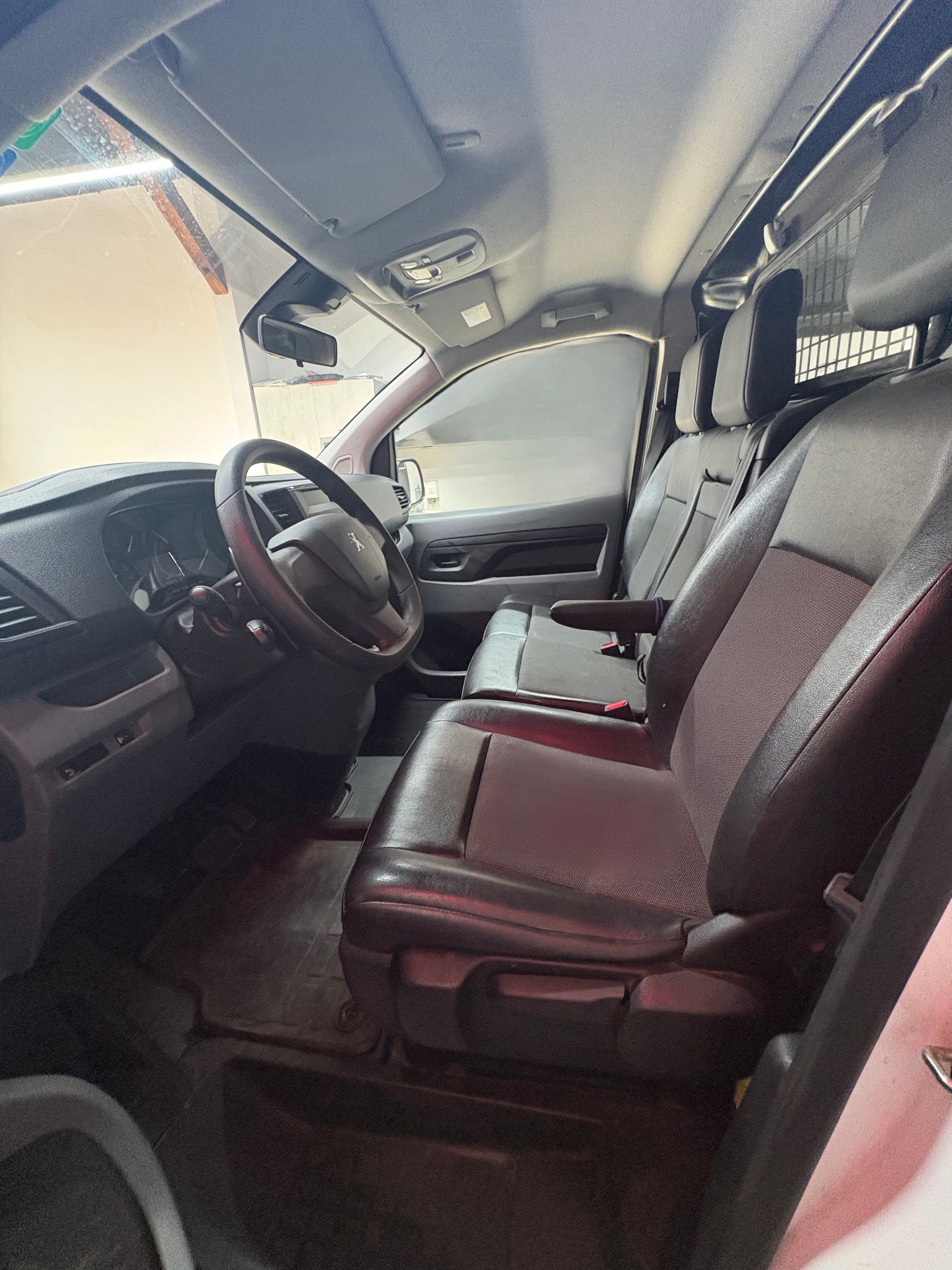 PEUGEOT Expert 2.0 BlueHDi 140 S&S Premium Standard EAT8-image-12