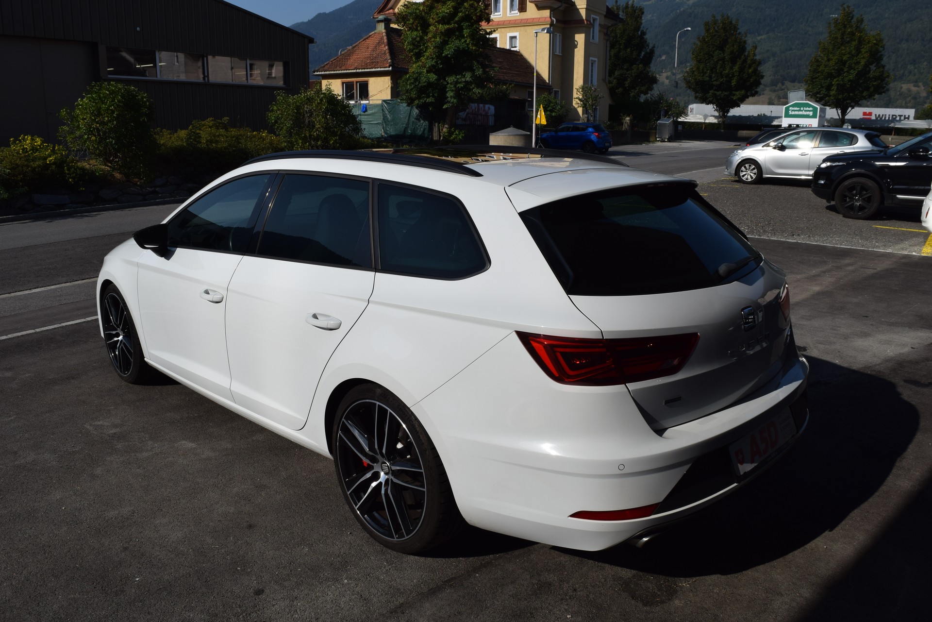 SEAT Leon ST 2.0 TSI Cupra 300 4 Drive DSG-image-4