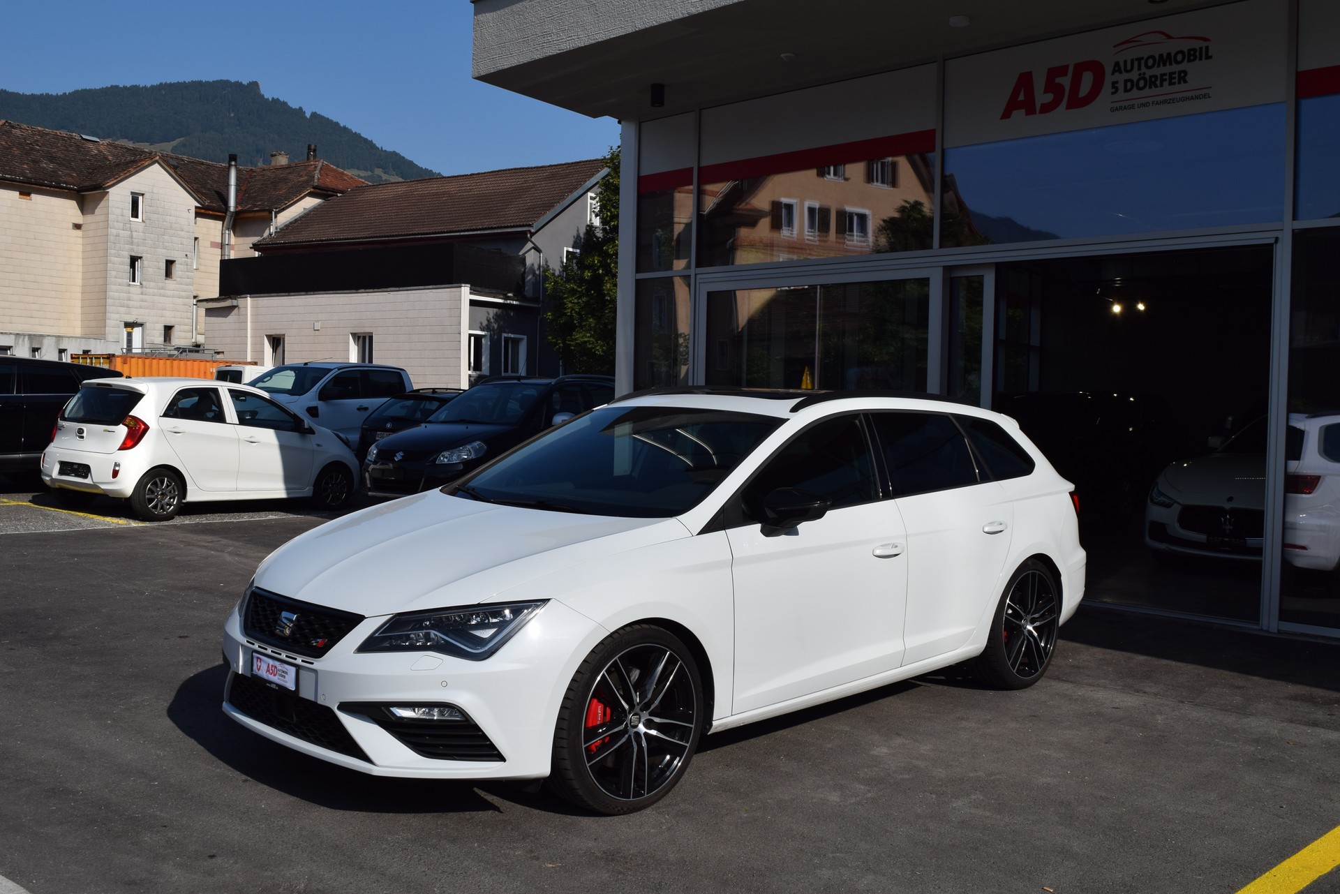 SEAT Leon ST 2.0 TSI Cupra 300 4 Drive DSG-image-1