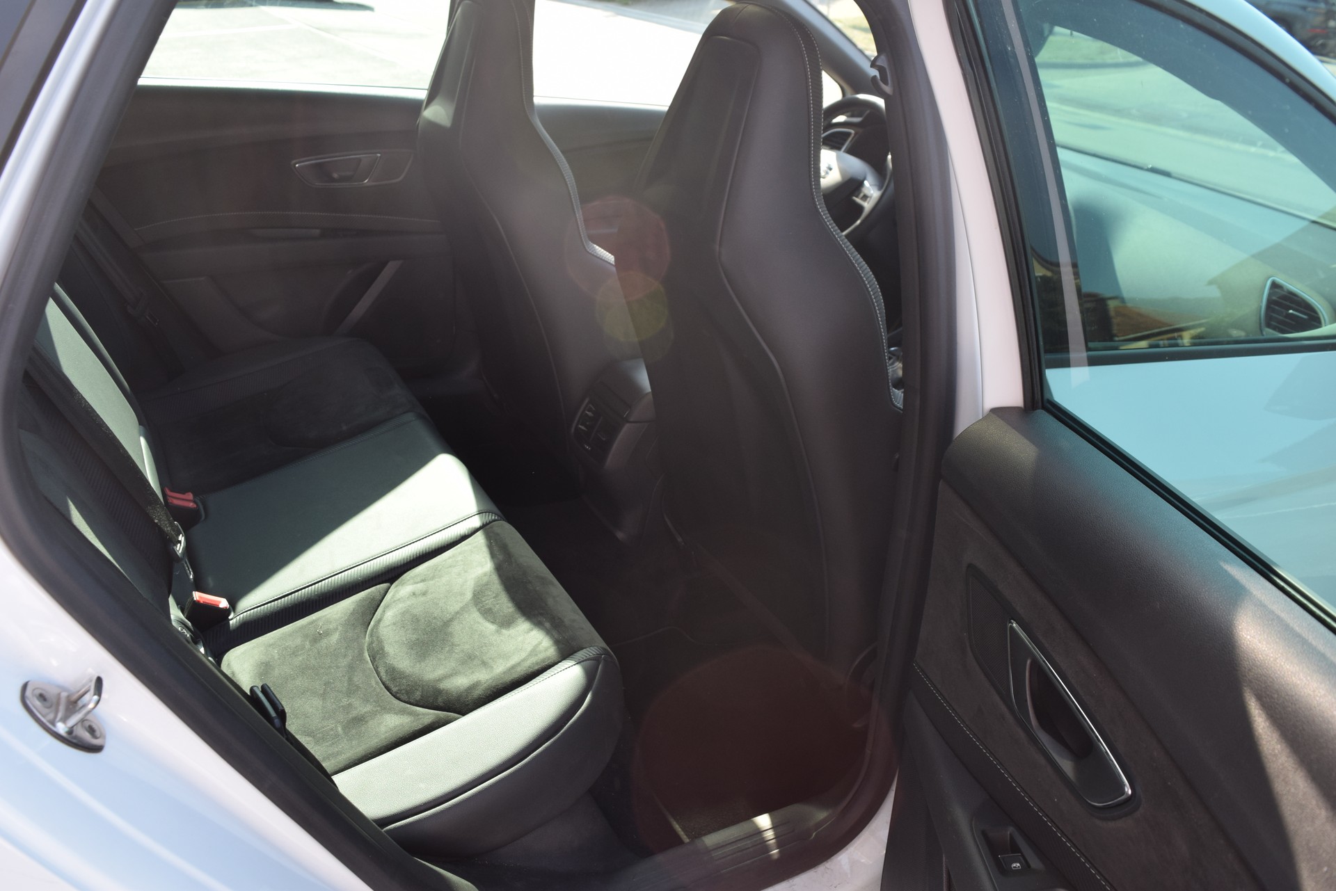 SEAT Leon ST 2.0 TSI Cupra 300 4 Drive DSG-image-11