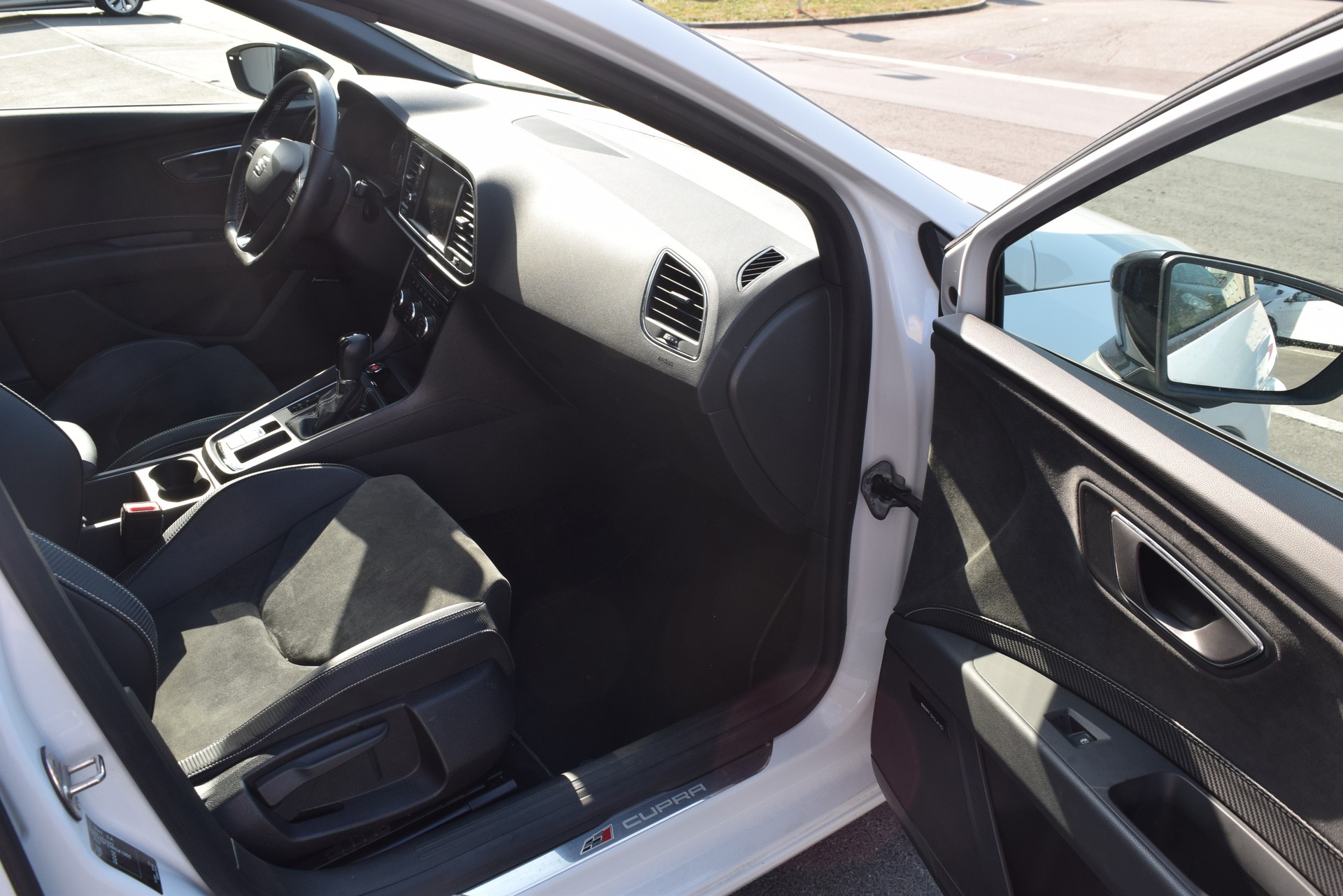 SEAT Leon ST 2.0 TSI Cupra 300 4 Drive DSG-image-9