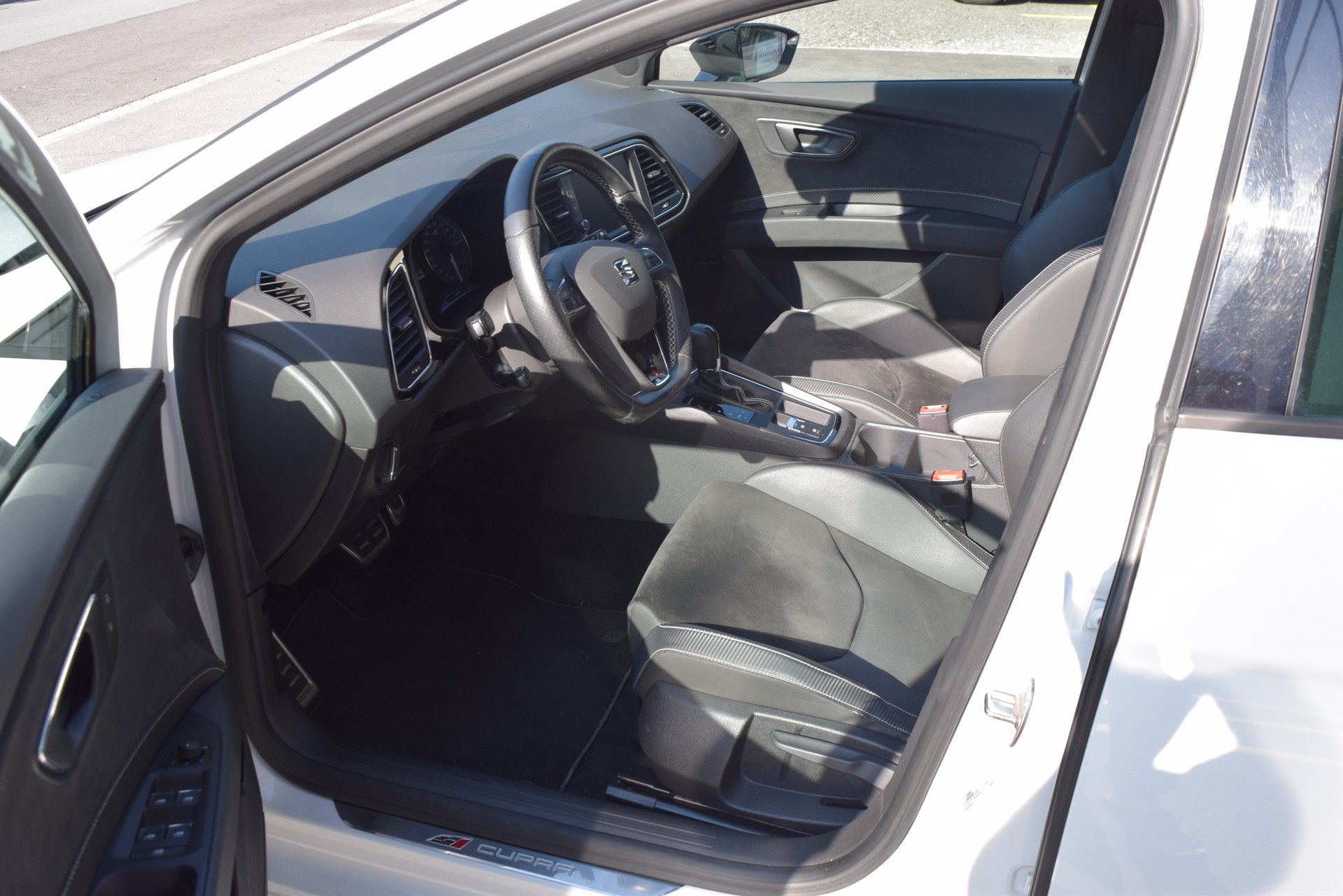 SEAT Leon ST 2.0 TSI Cupra 300 4 Drive DSG-image-16