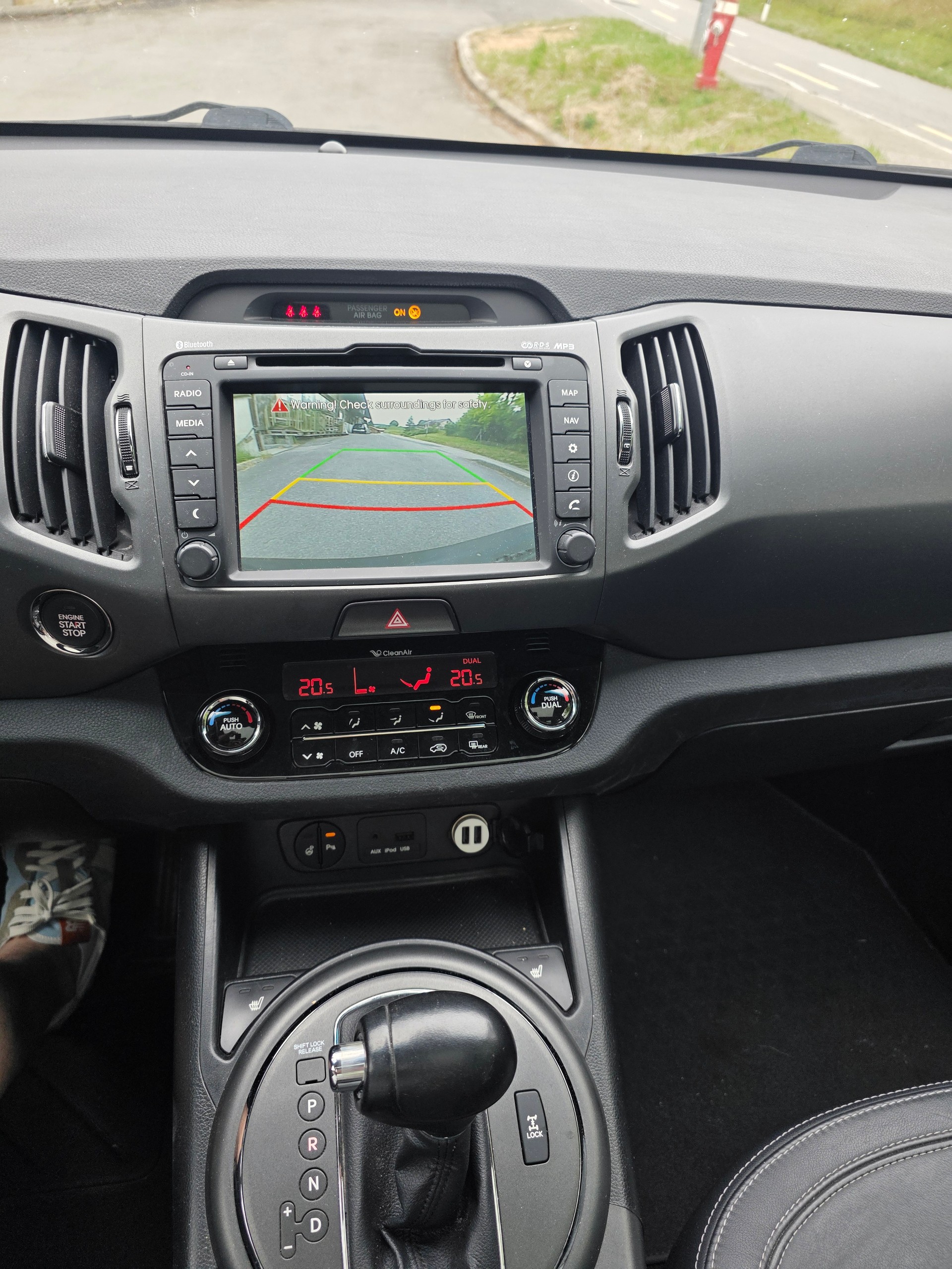 KIA Sportage 2.0 CRDi Style 4WD Automatic-image-10