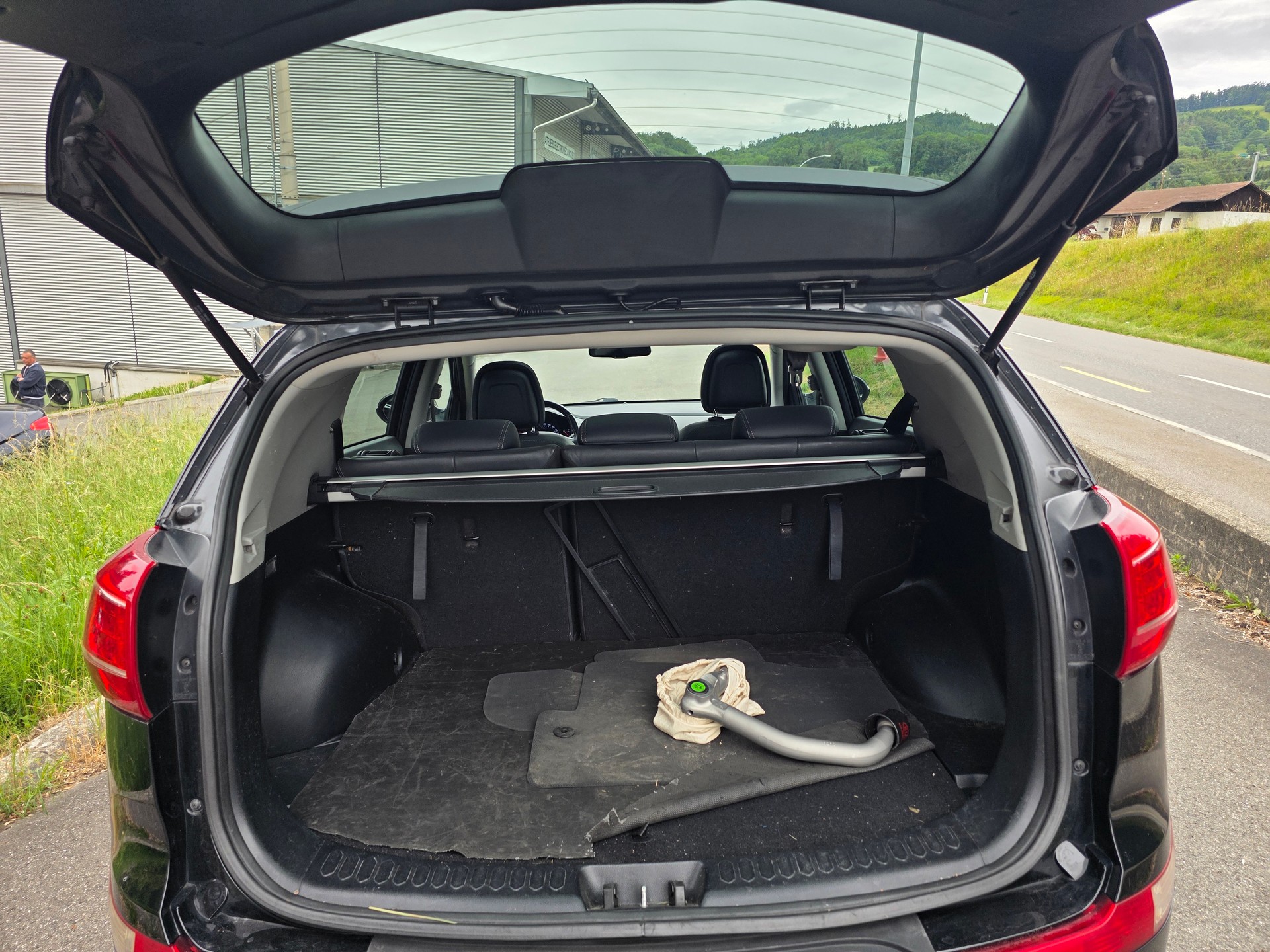 KIA Sportage 2.0 CRDi Style 4WD Automatic-image-11