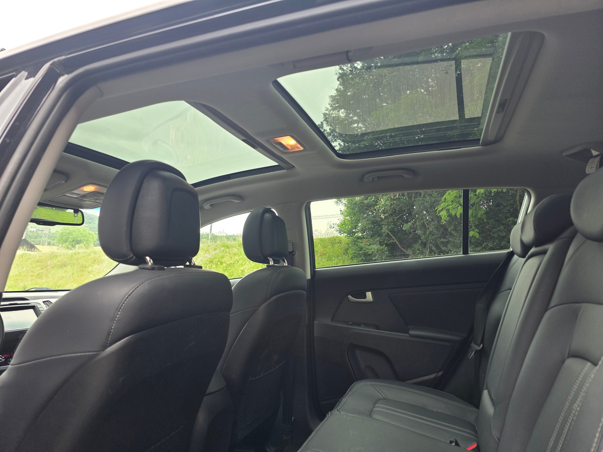 KIA Sportage 2.0 CRDi Style 4WD Automatic-image-7