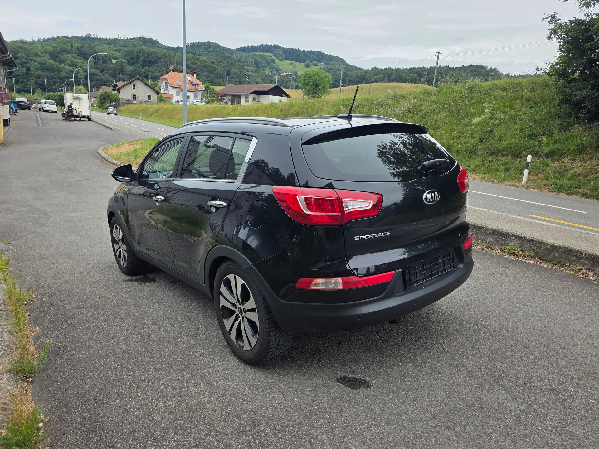KIA Sportage 2.0 CRDi Style 4WD Automatic-image-4