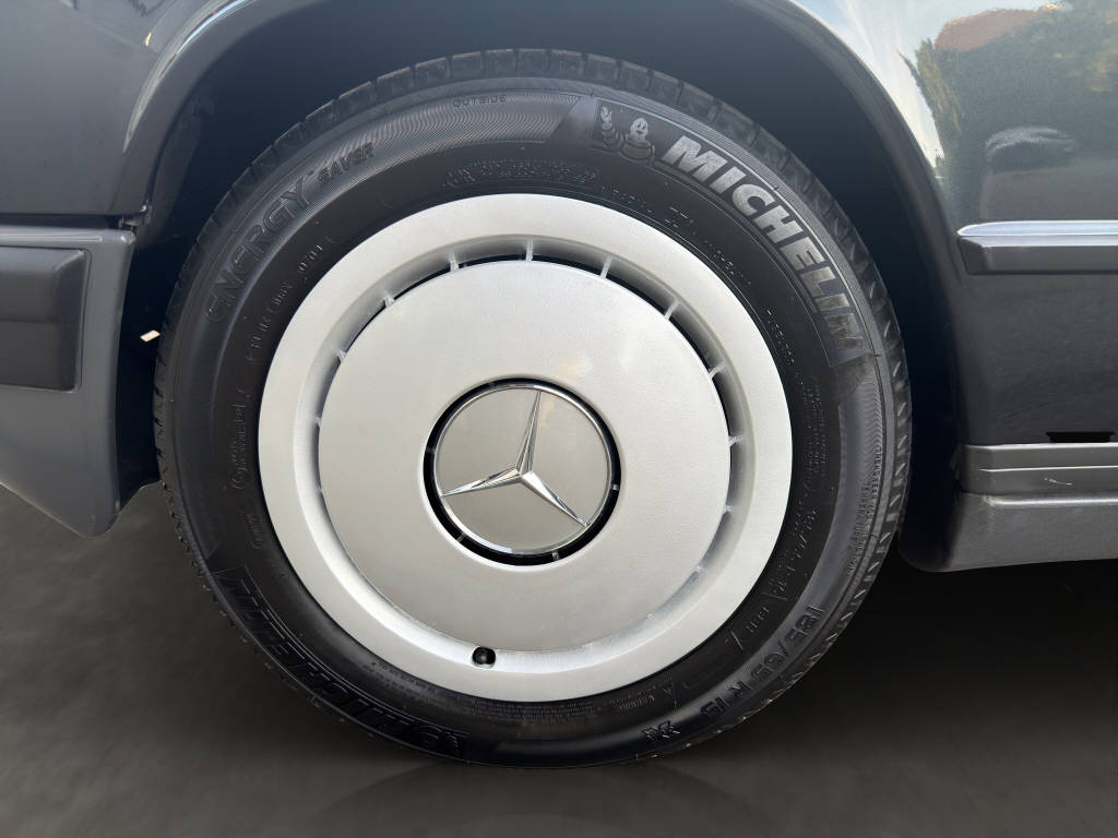 MERCEDES-BENZ E 190 (201)-image-19