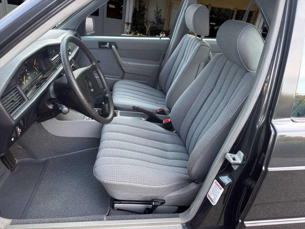 MERCEDES-BENZ E 190 (201)-image-9