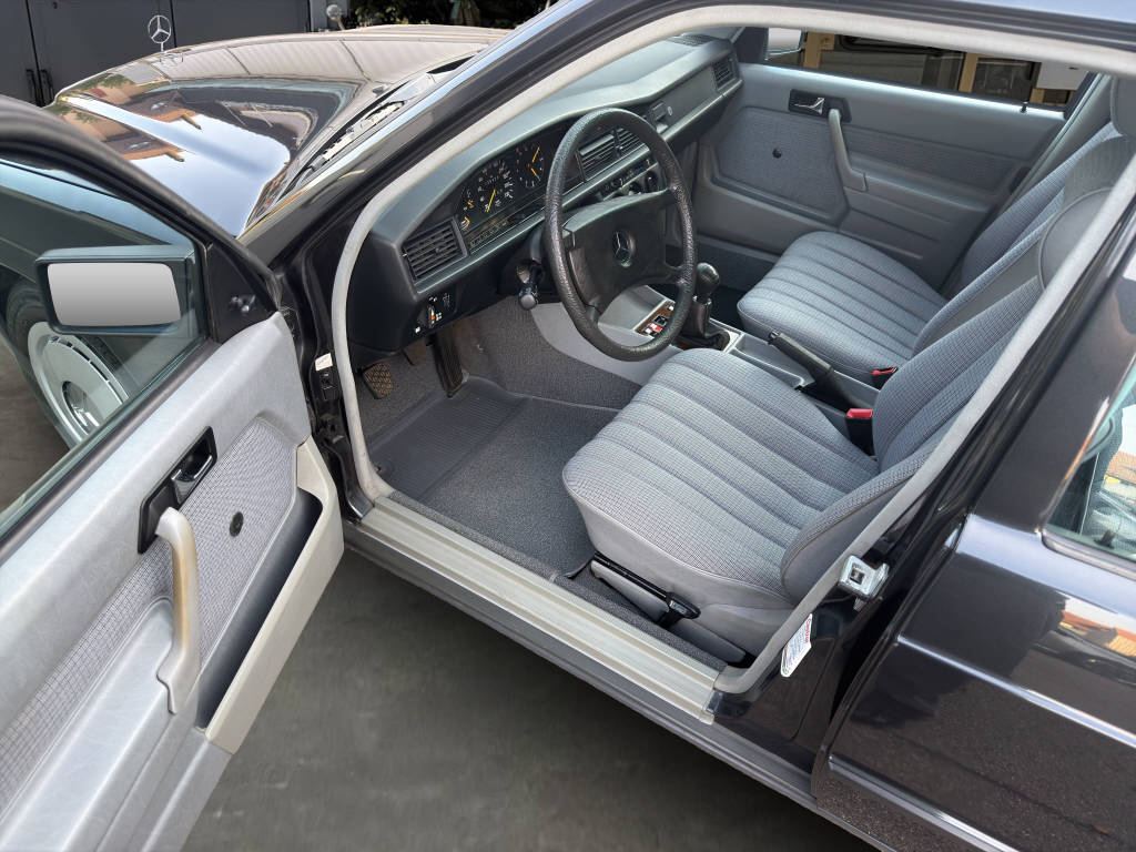 MERCEDES-BENZ E 190 (201)-image-8