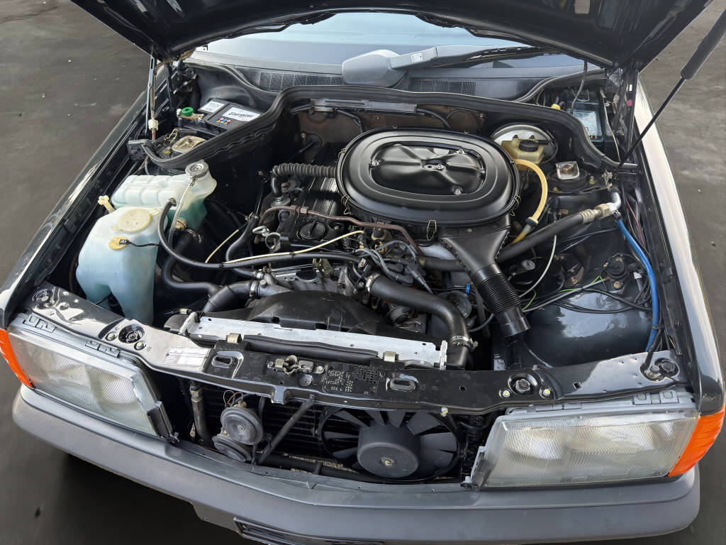 MERCEDES-BENZ E 190 (201)-image-17
