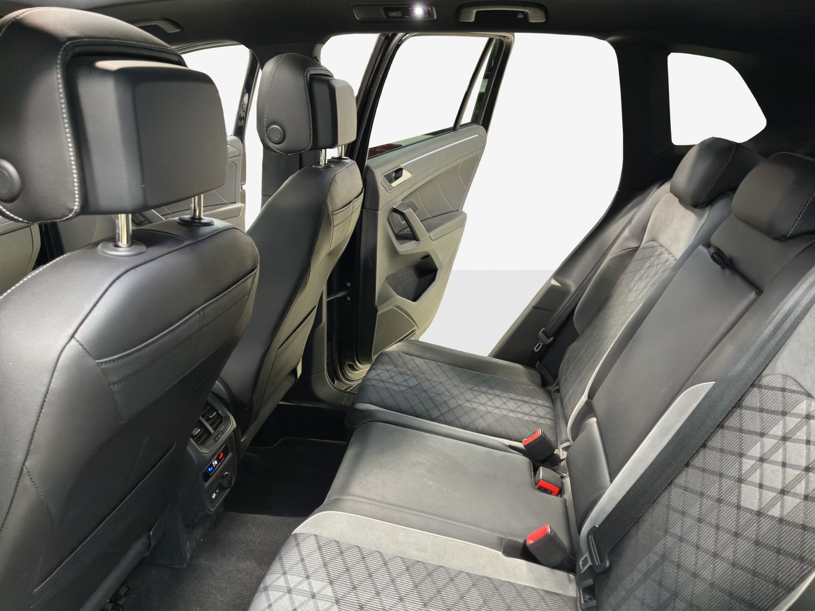 VW Tiguan 2.0TSI R-Line 4Motion DSG-image-11