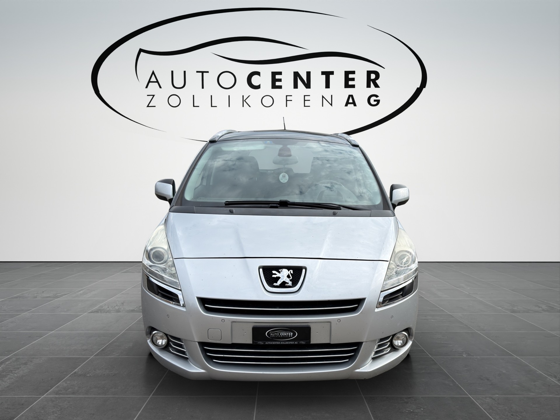 PEUGEOT 5008 1.6 HDI Allure EGS6