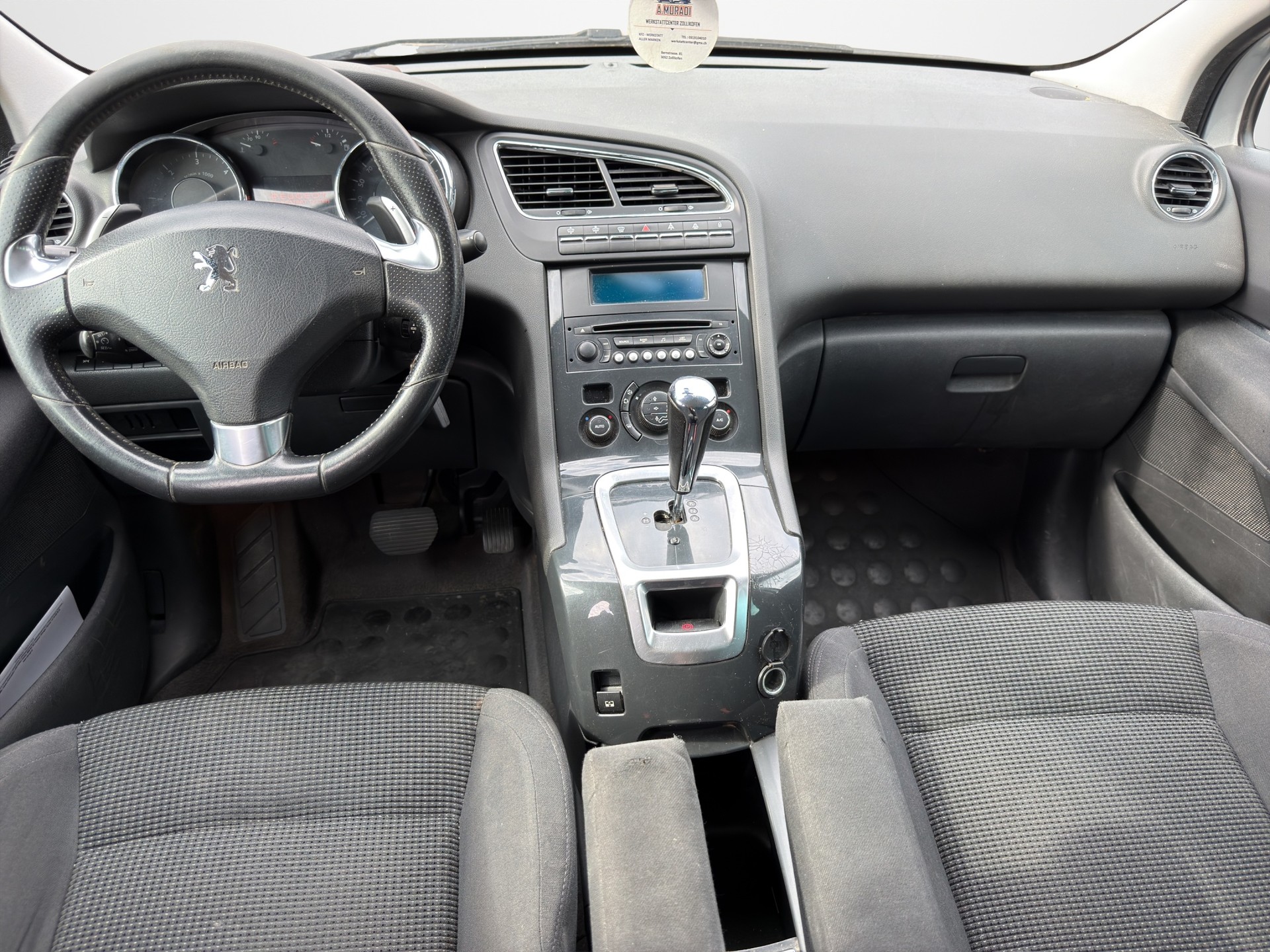 PEUGEOT 5008 1.6 HDI Allure EGS6-image-7