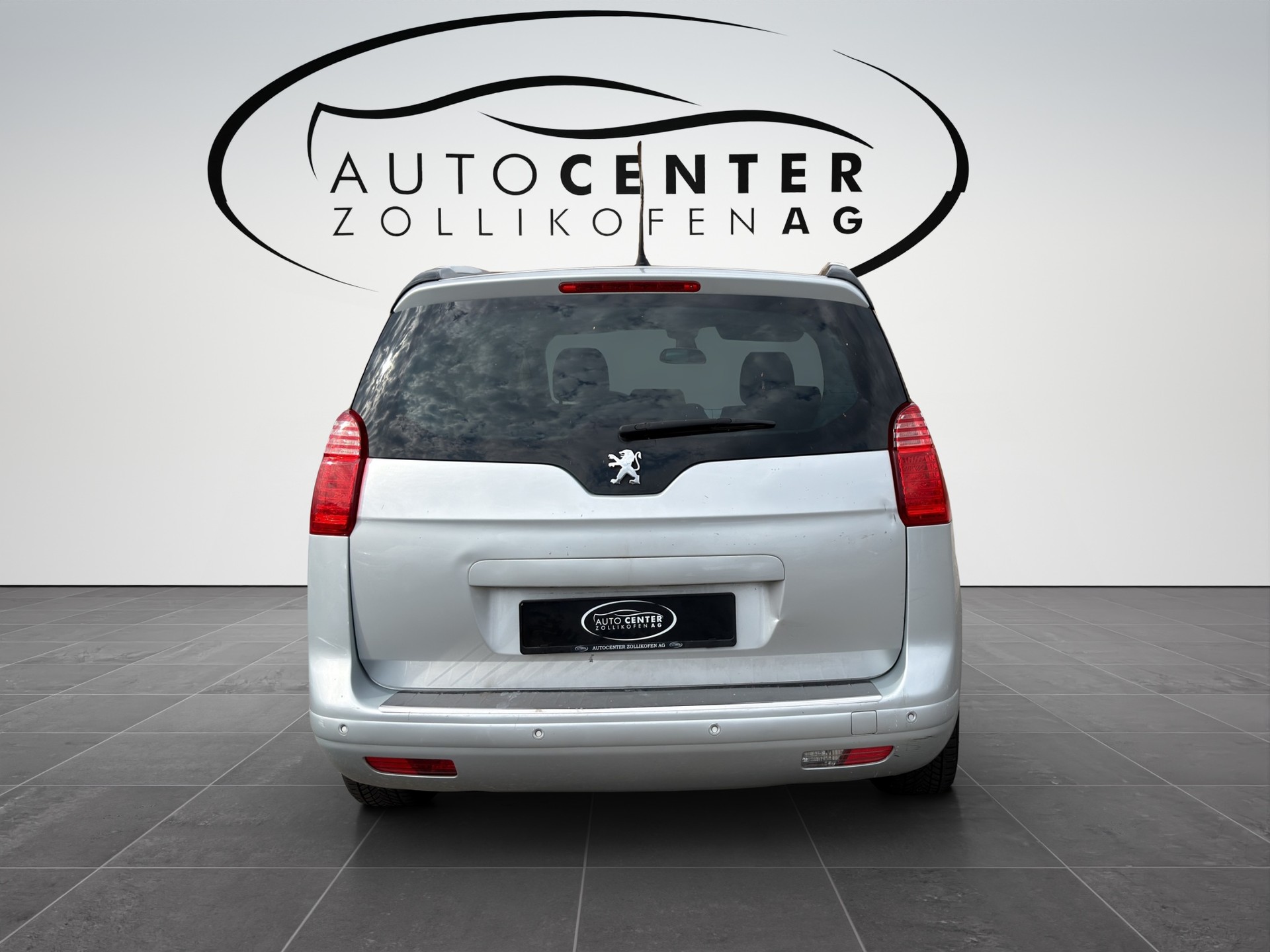PEUGEOT 5008 1.6 HDI Allure EGS6-image-5