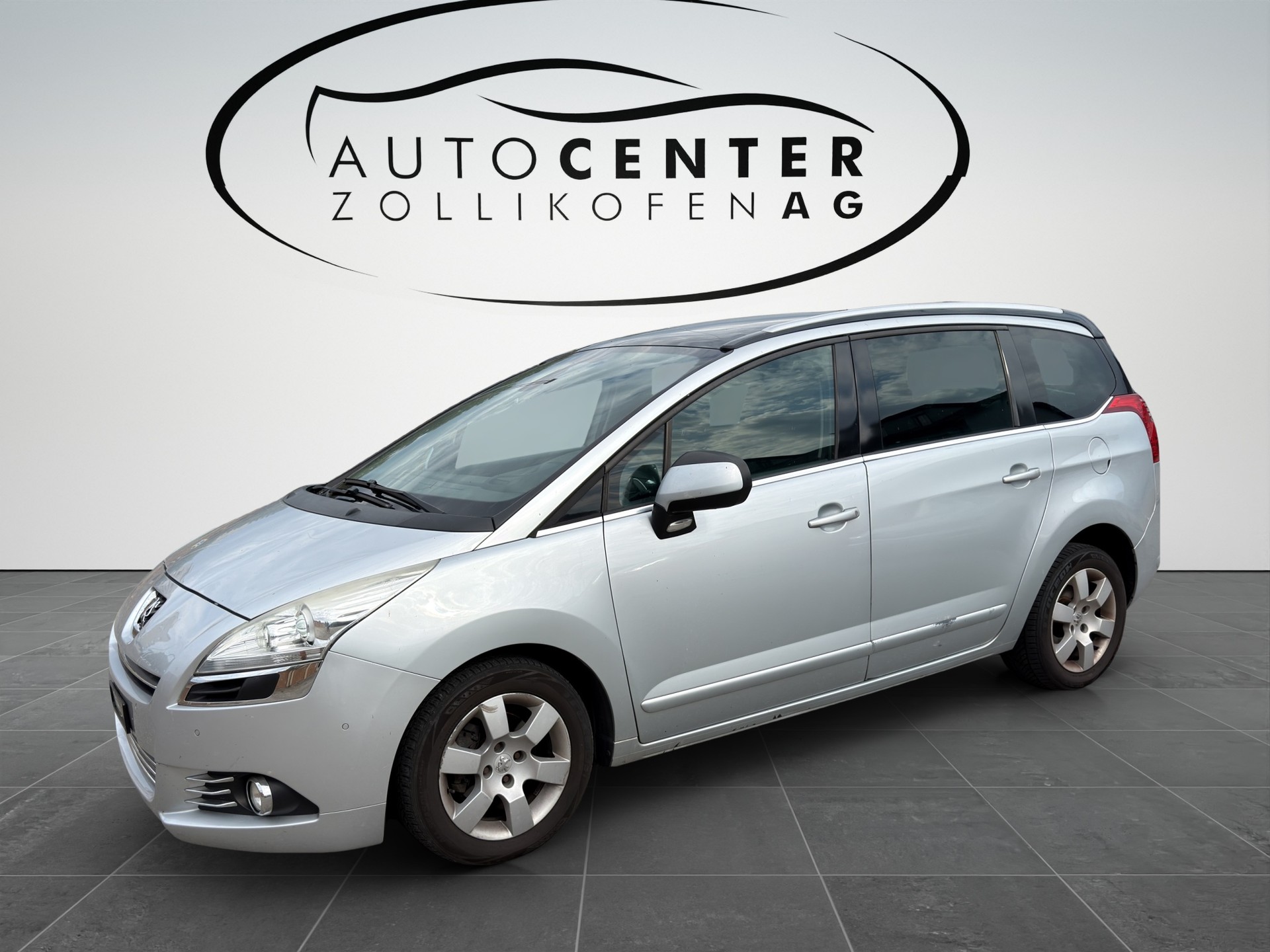 PEUGEOT 5008 1.6 HDI Allure EGS6-showroom-element-1
