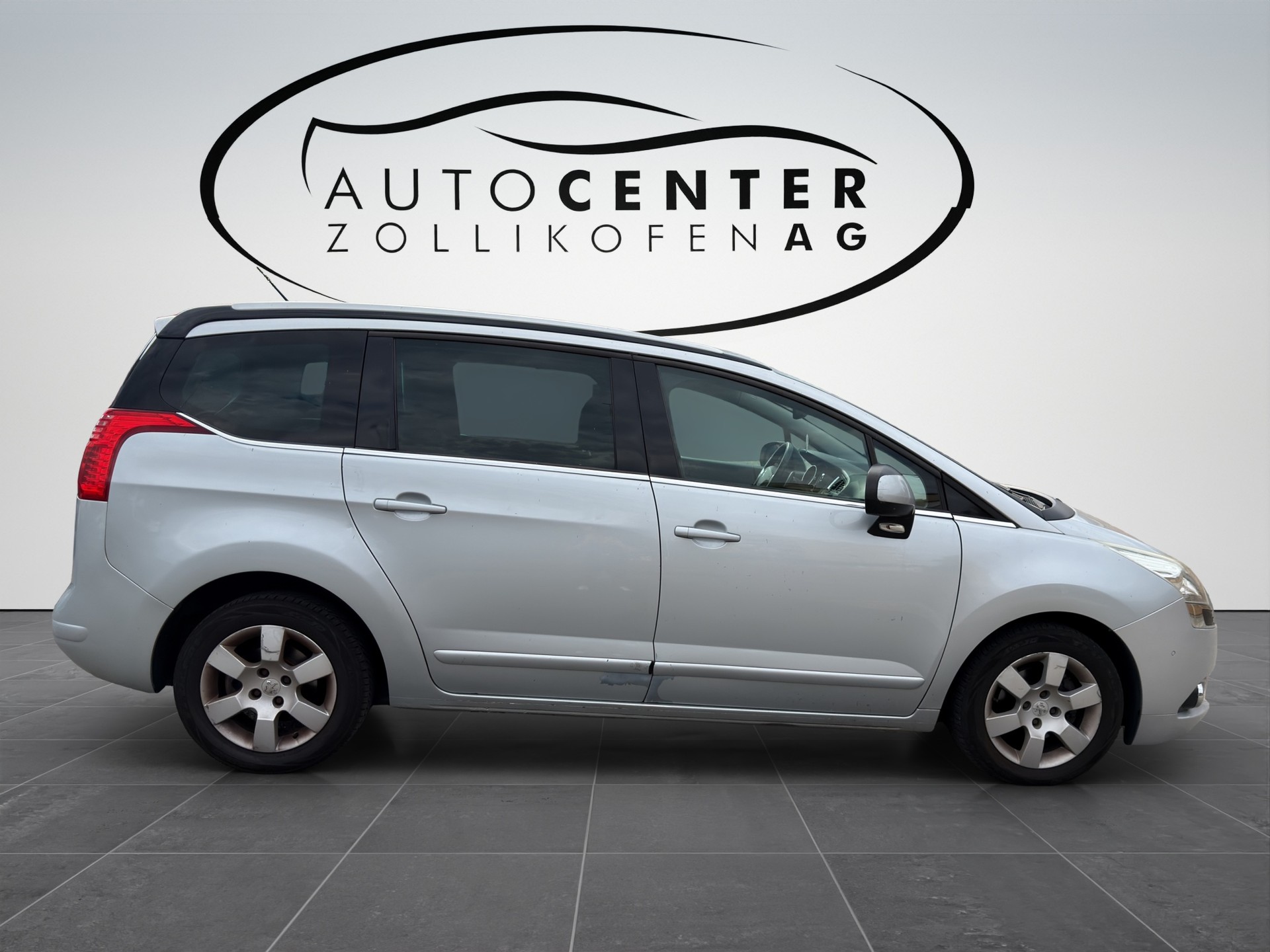 PEUGEOT 5008 1.6 HDI Allure EGS6-showroom-element-3