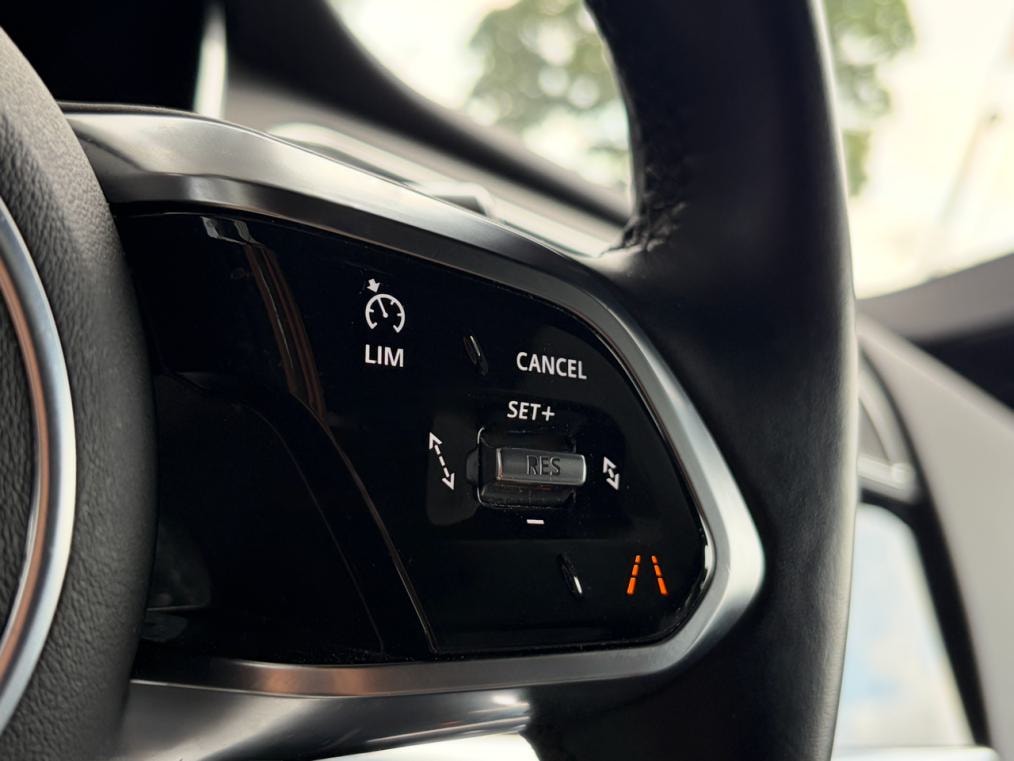 JAGUAR I-Pace EV400 SE Black Style AWD-image-6