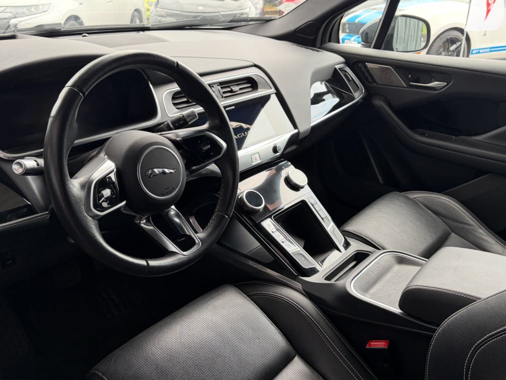 JAGUAR I-Pace EV400 SE Black Style AWD-image-3