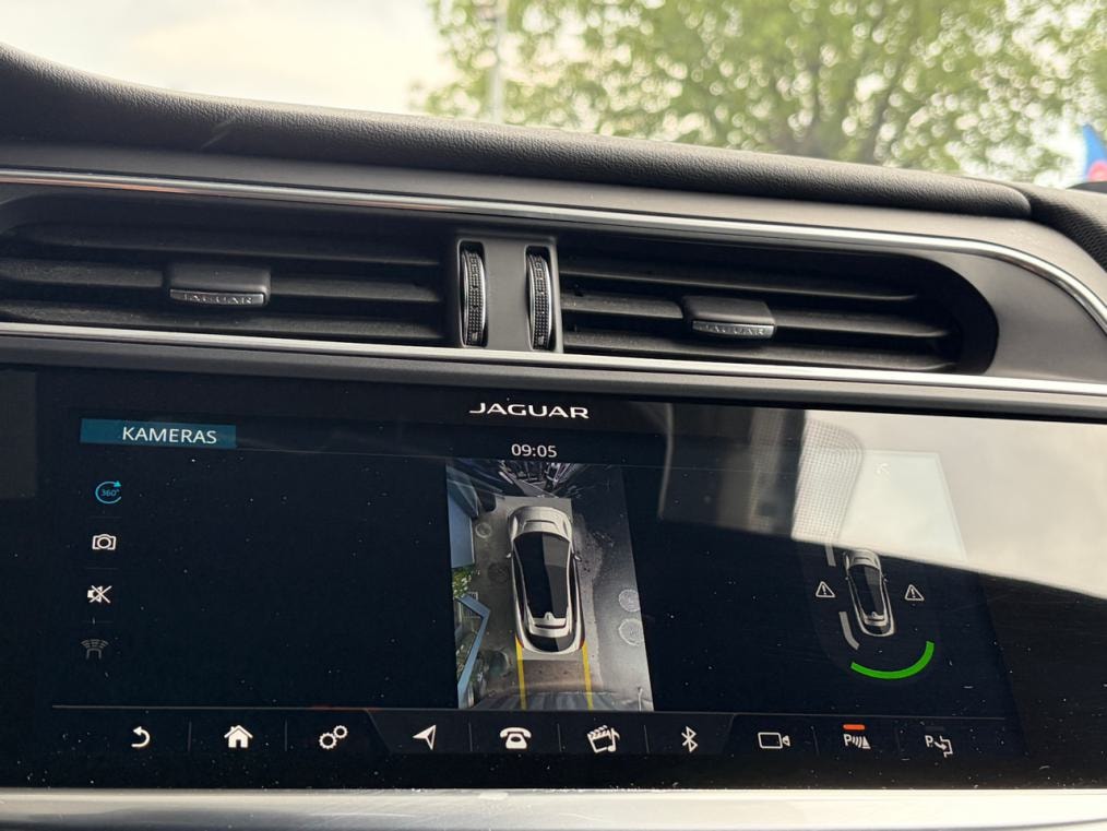 JAGUAR I-Pace EV400 SE Black Style AWD-image-8