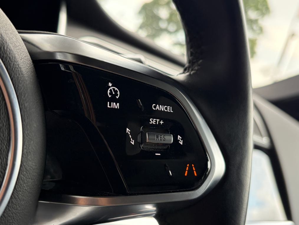 JAGUAR I-Pace EV400 SE Black Style AWD-image-6