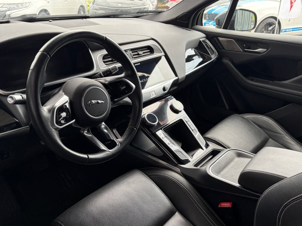 JAGUAR I-Pace EV400 SE Black Style AWD-image-3
