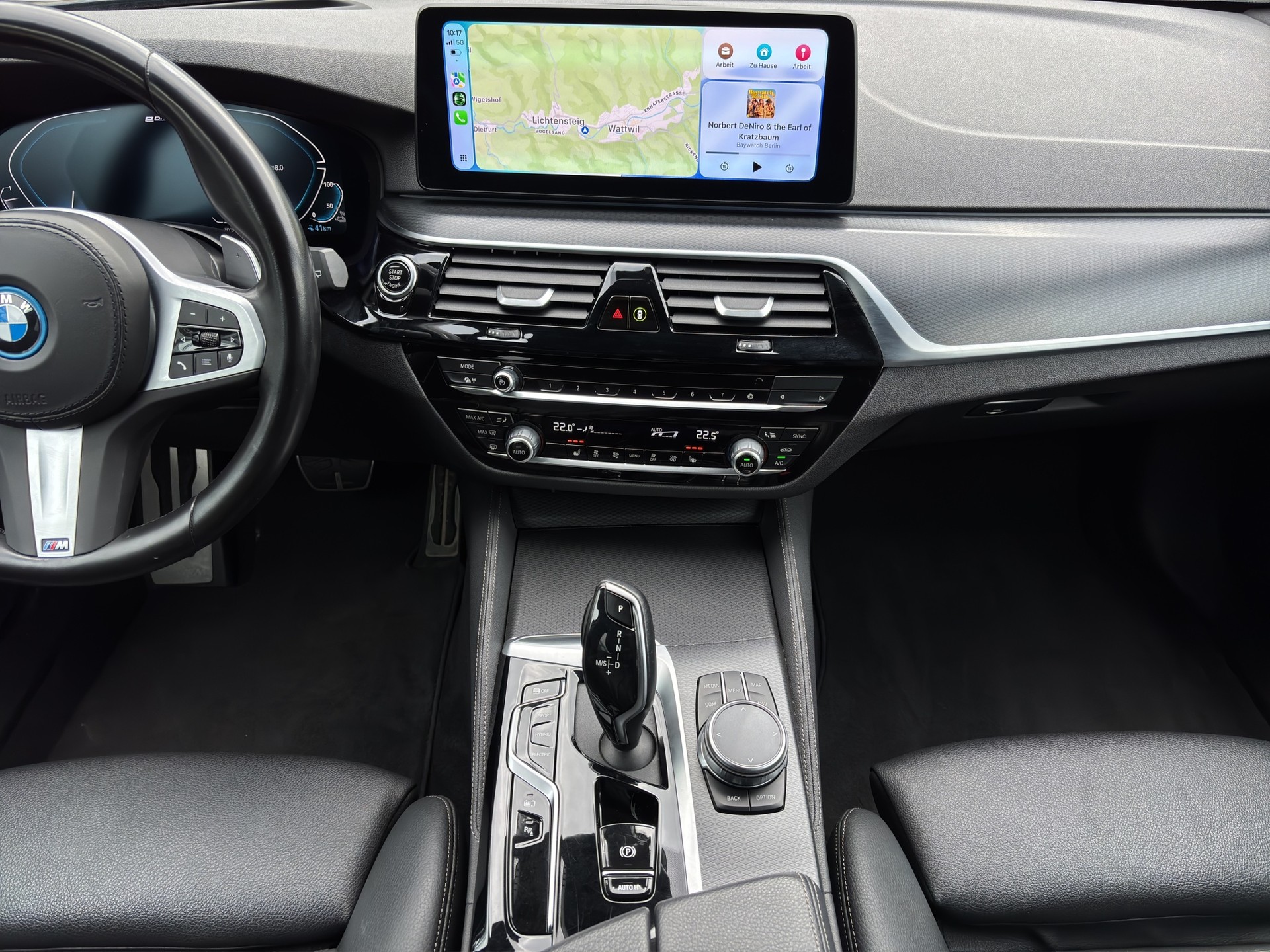 BMW 530e xDrive Touring M Sport Steptronic-image-5