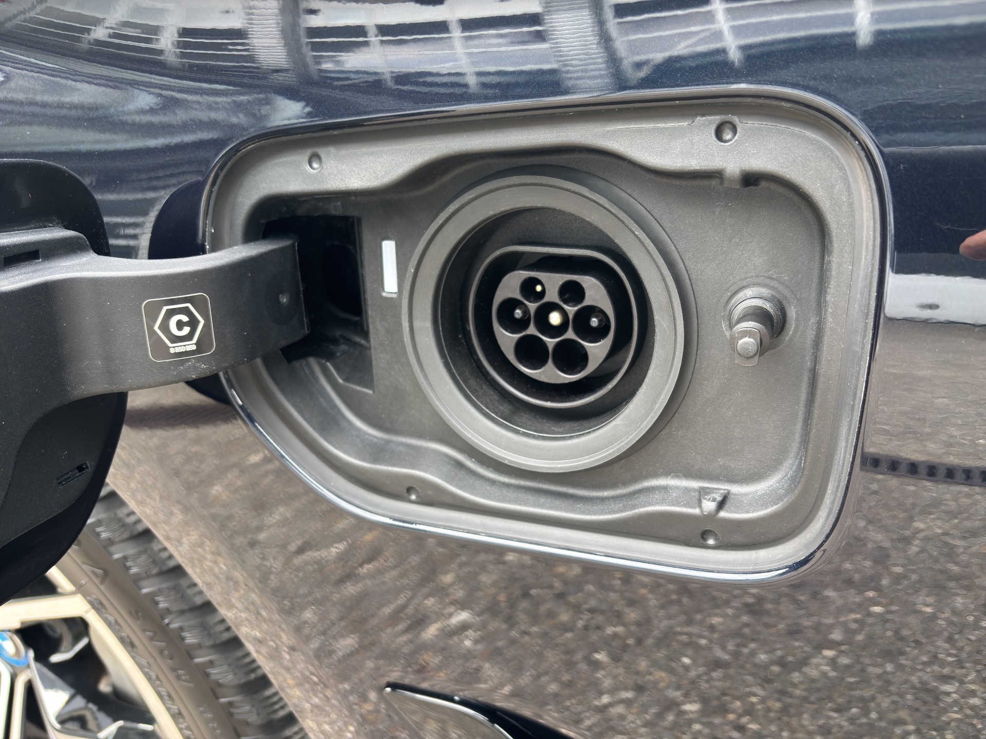 BMW 530e xDrive Touring M Sport Steptronic-image-27