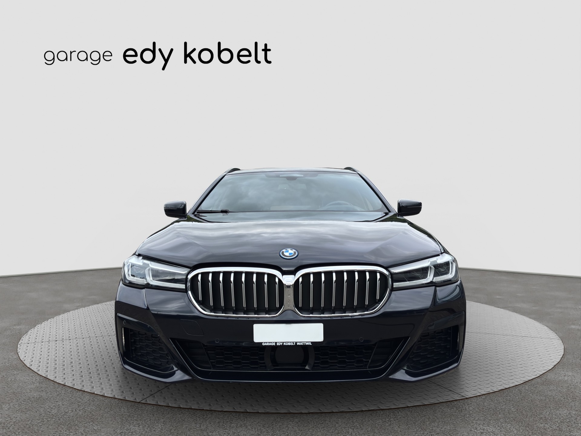 BMW 530e xDrive Touring M Sport Steptronic-showroom-element-2
