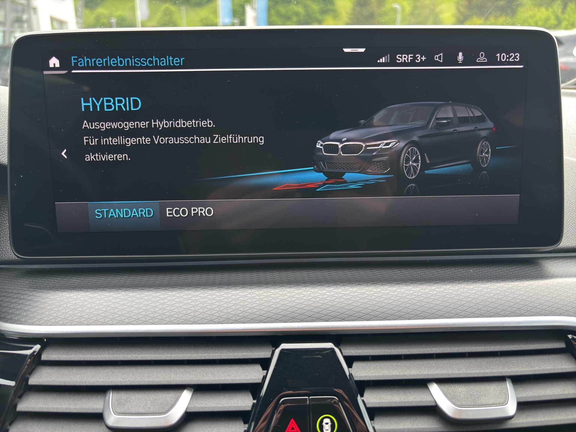 BMW 530e xDrive Touring M Sport Steptronic-image-7