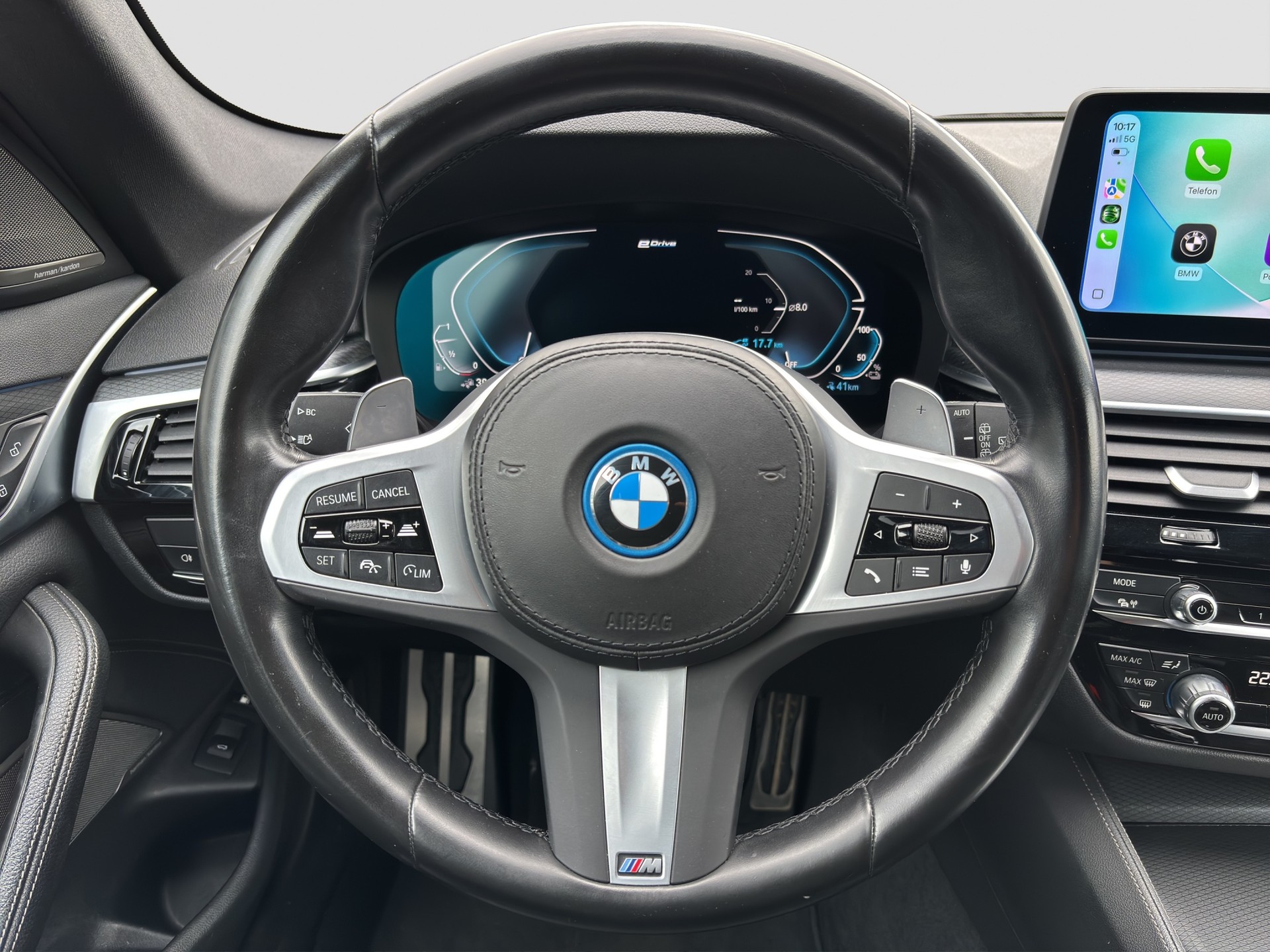 BMW 530e xDrive Touring M Sport Steptronic-image-9