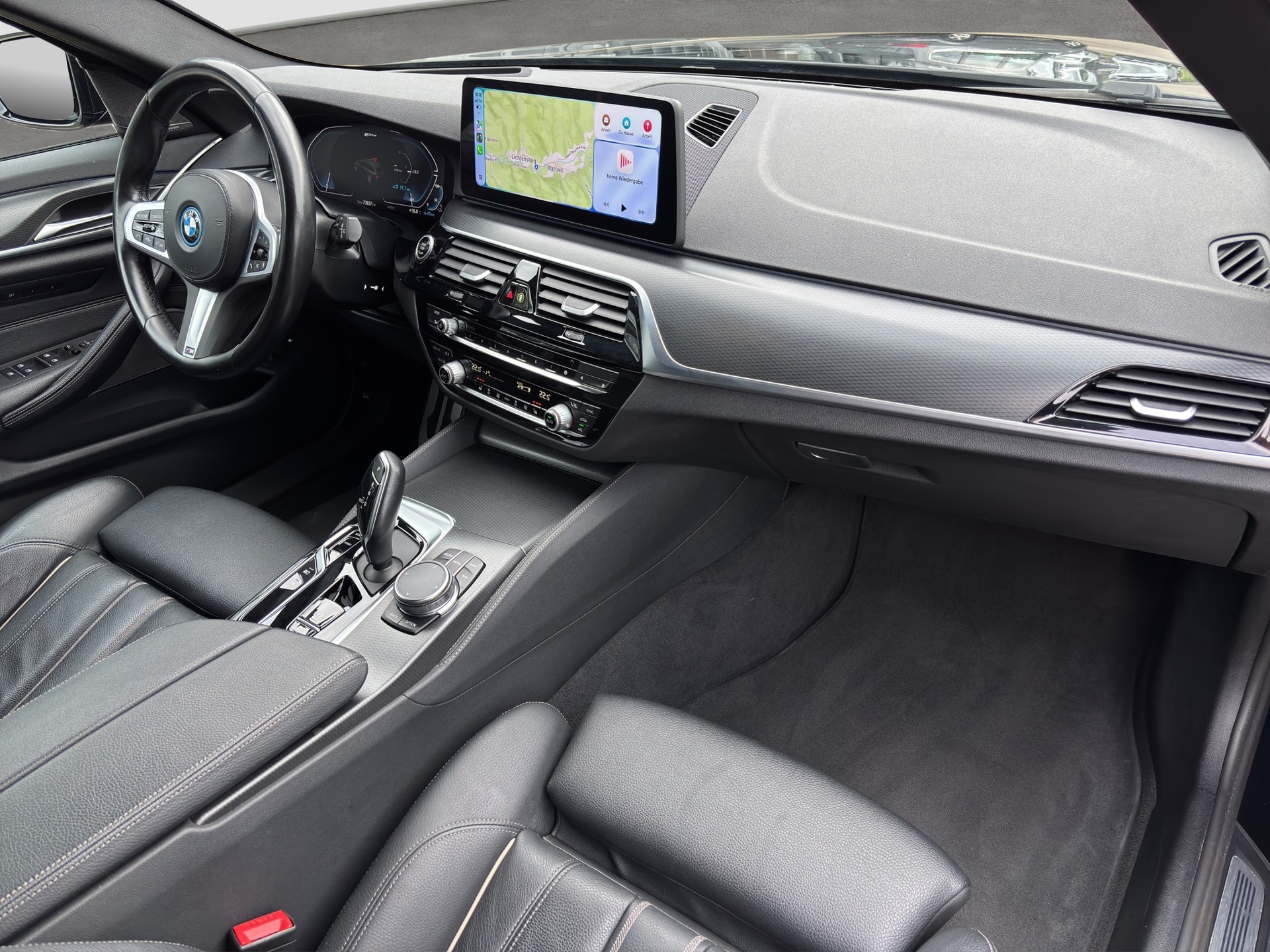 BMW 530e xDrive Touring M Sport Steptronic-image-13
