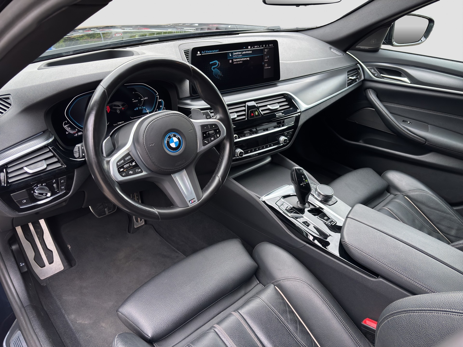 BMW 530e xDrive Touring M Sport Steptronic-image-10