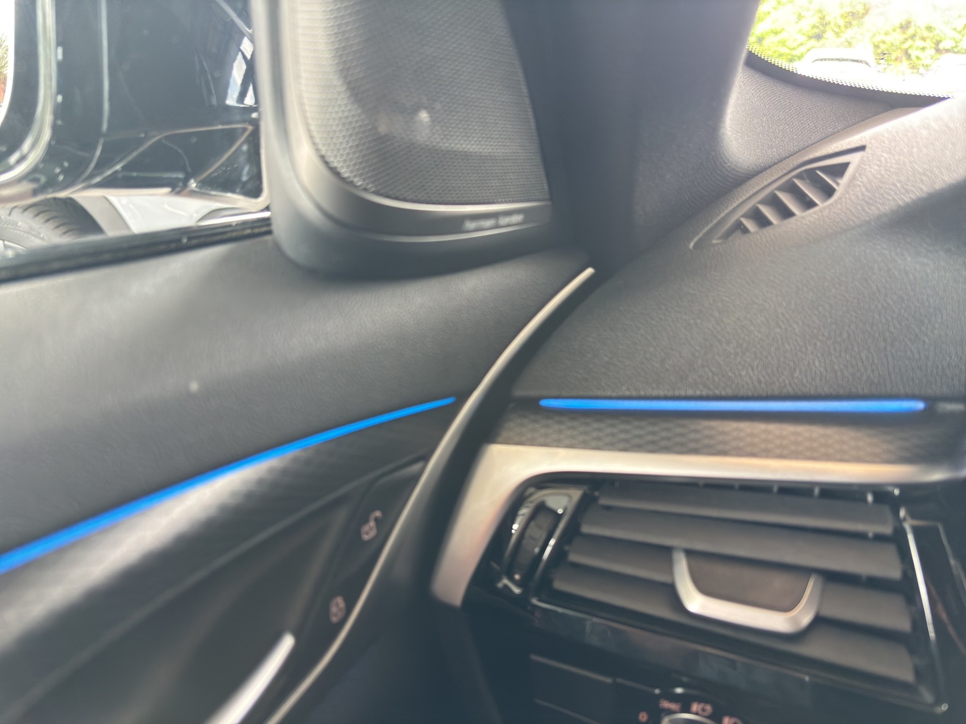 BMW 530e xDrive Touring M Sport Steptronic-image-4
