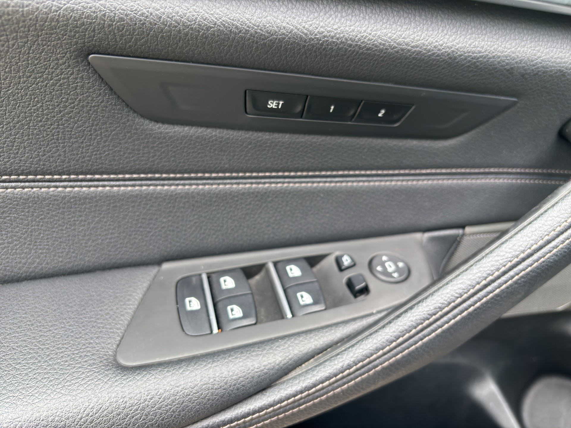 BMW 530e xDrive Touring M Sport Steptronic-image-12