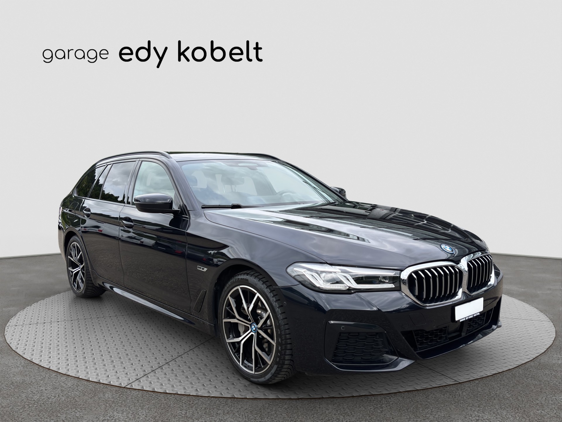 BMW 530e xDrive Touring M Sport Steptronic-image-22