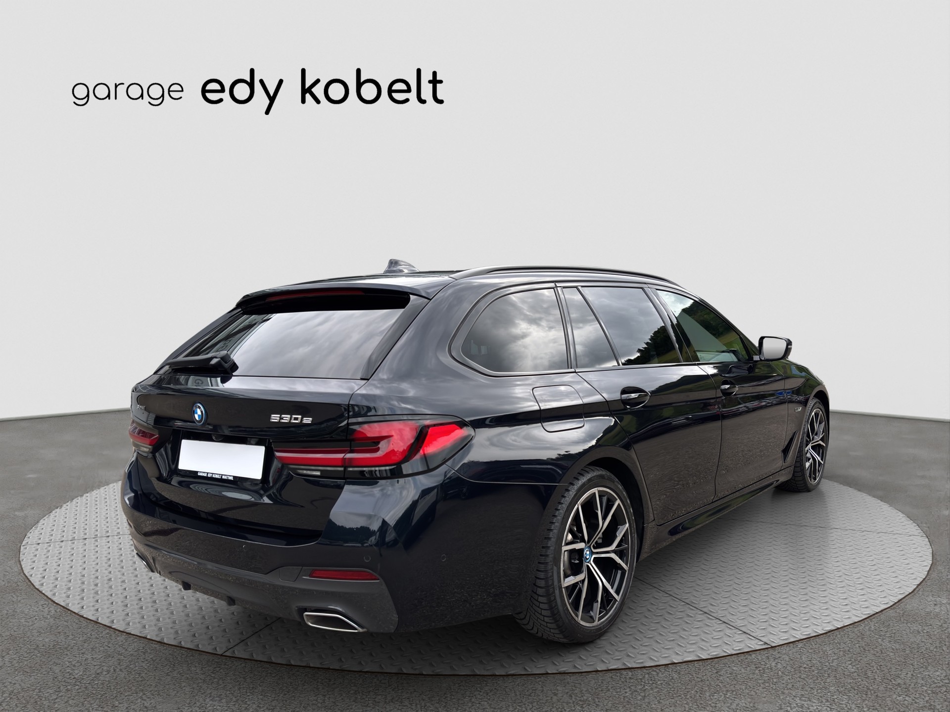 BMW 530e xDrive Touring M Sport Steptronic-image-20