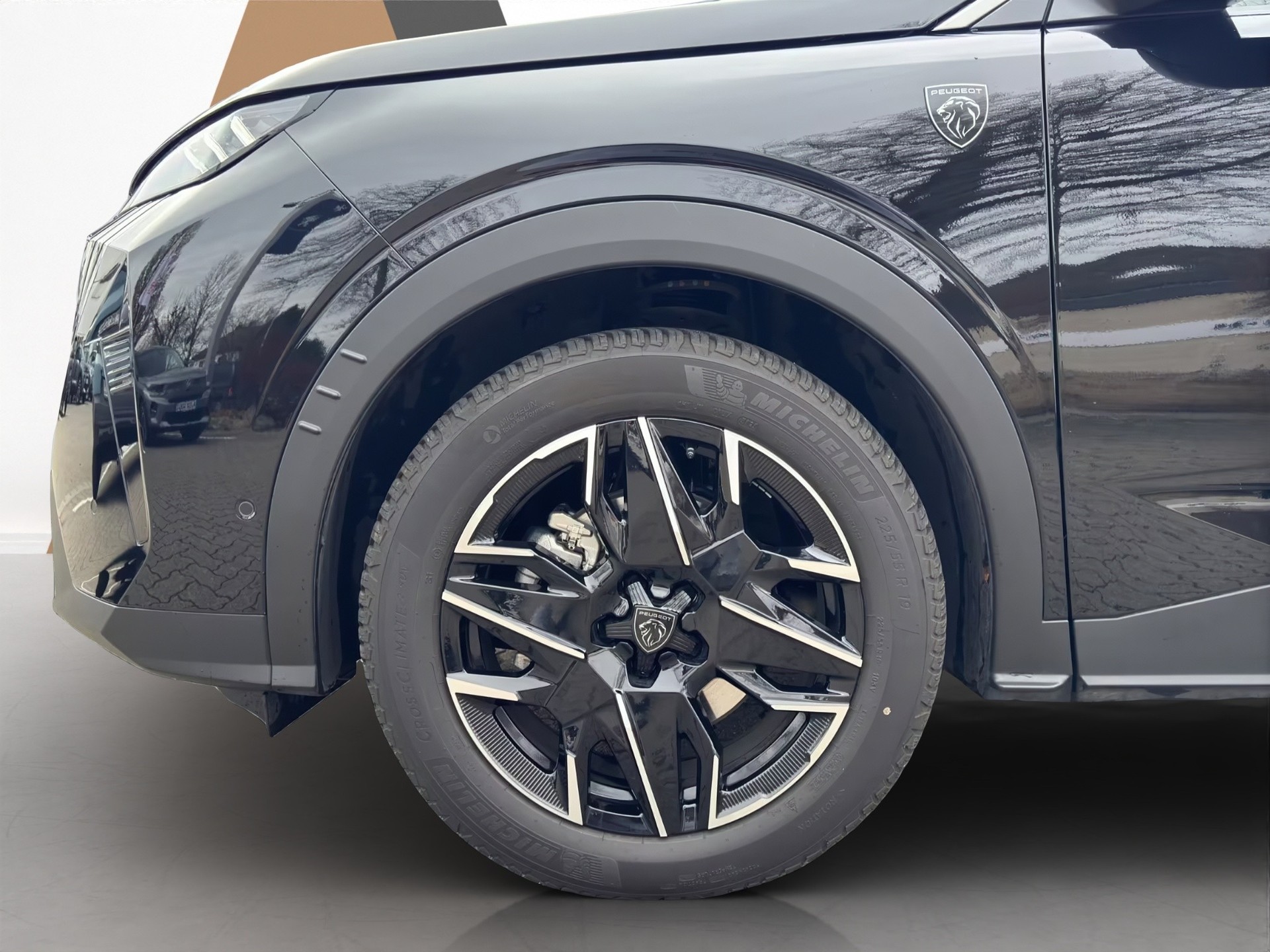 PEUGEOT 5008 1.2 Hybrid e-DCS6 GT 7 Plätzer-image-6