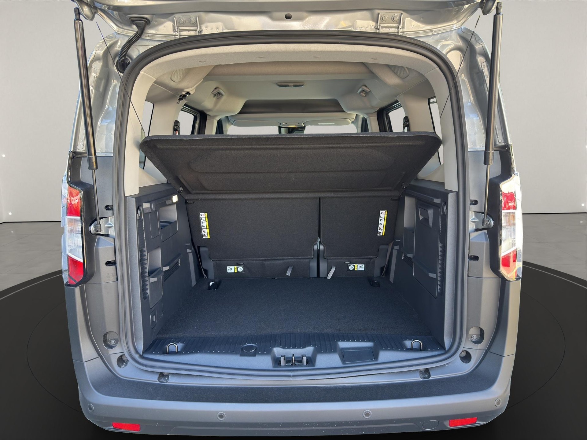 FORD E-Tourneo Courier Titanium-image-18