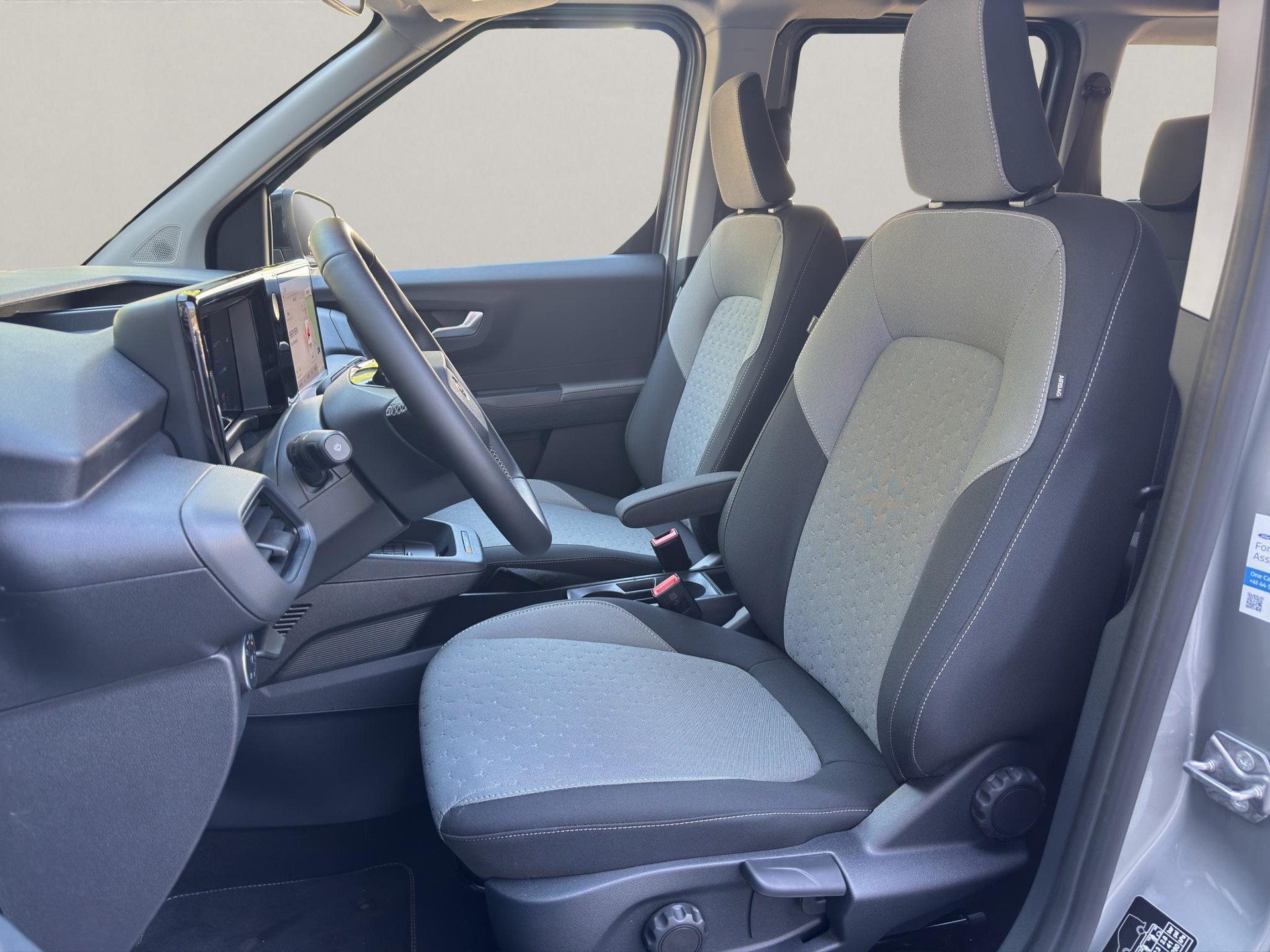FORD E-Tourneo Courier Titanium-image-17